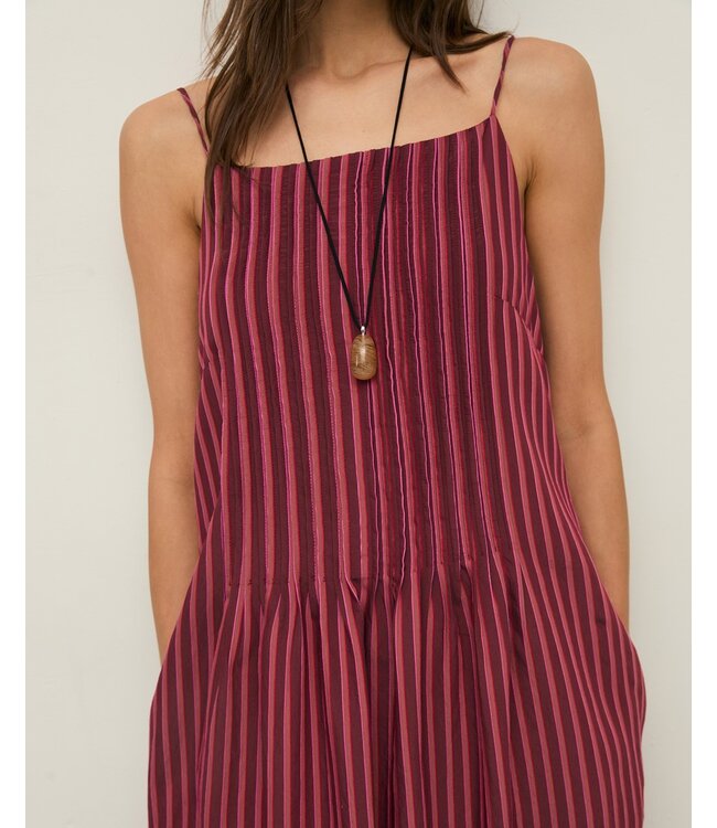 Yerse Strap dress w/straight neckline
