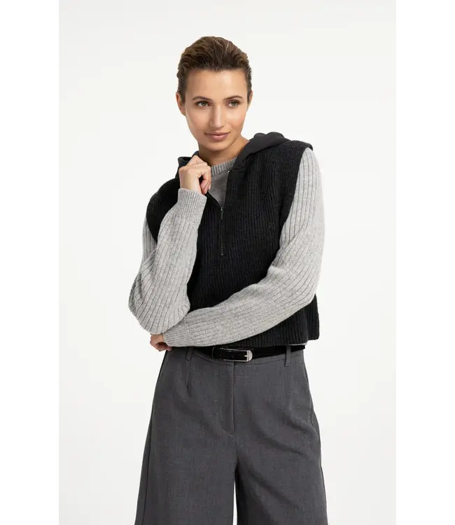 Yaya Sleeveless sweater w/jersey hoodie