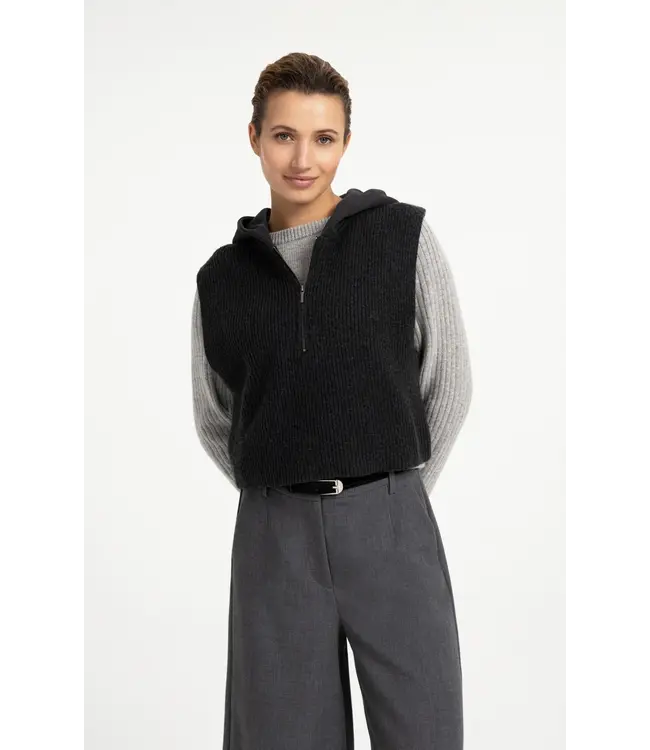 Yaya Sleeveless sweater w/jersey hoodie