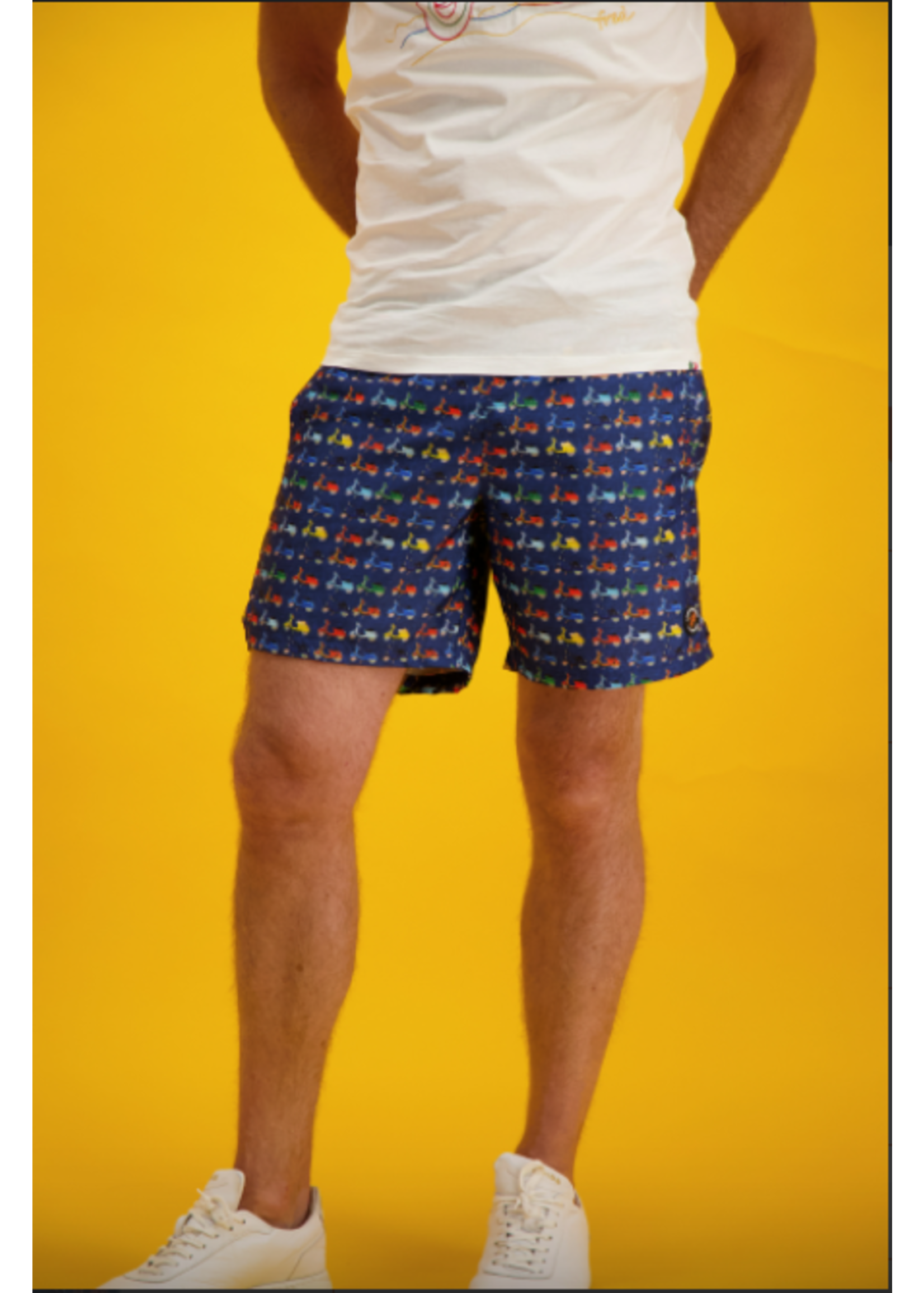 A FISH NAMED FRED Short maillot avec motifs de scooters italiens-Homme
