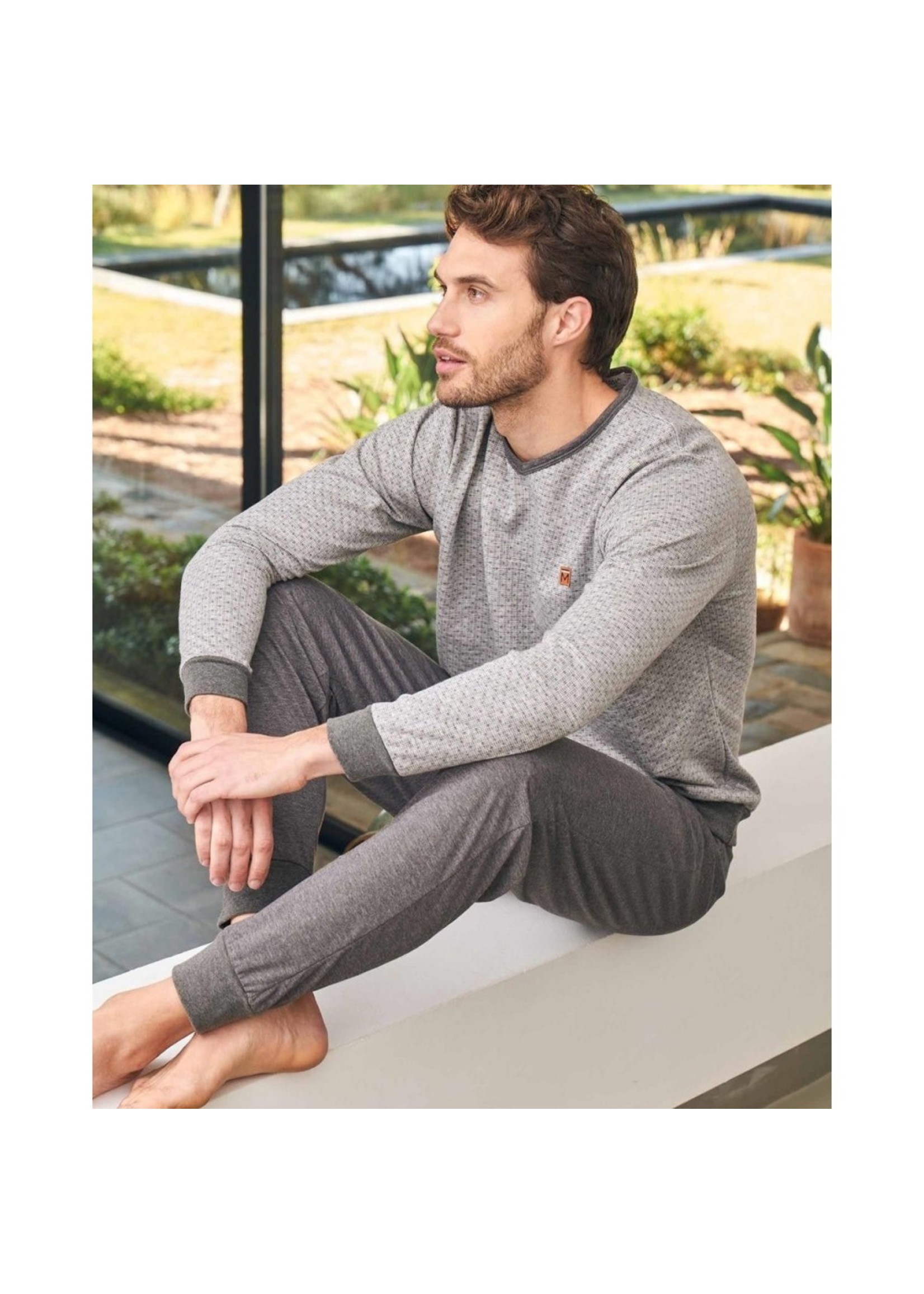 MASSANA Men's loungewear with v-neck tee and pant