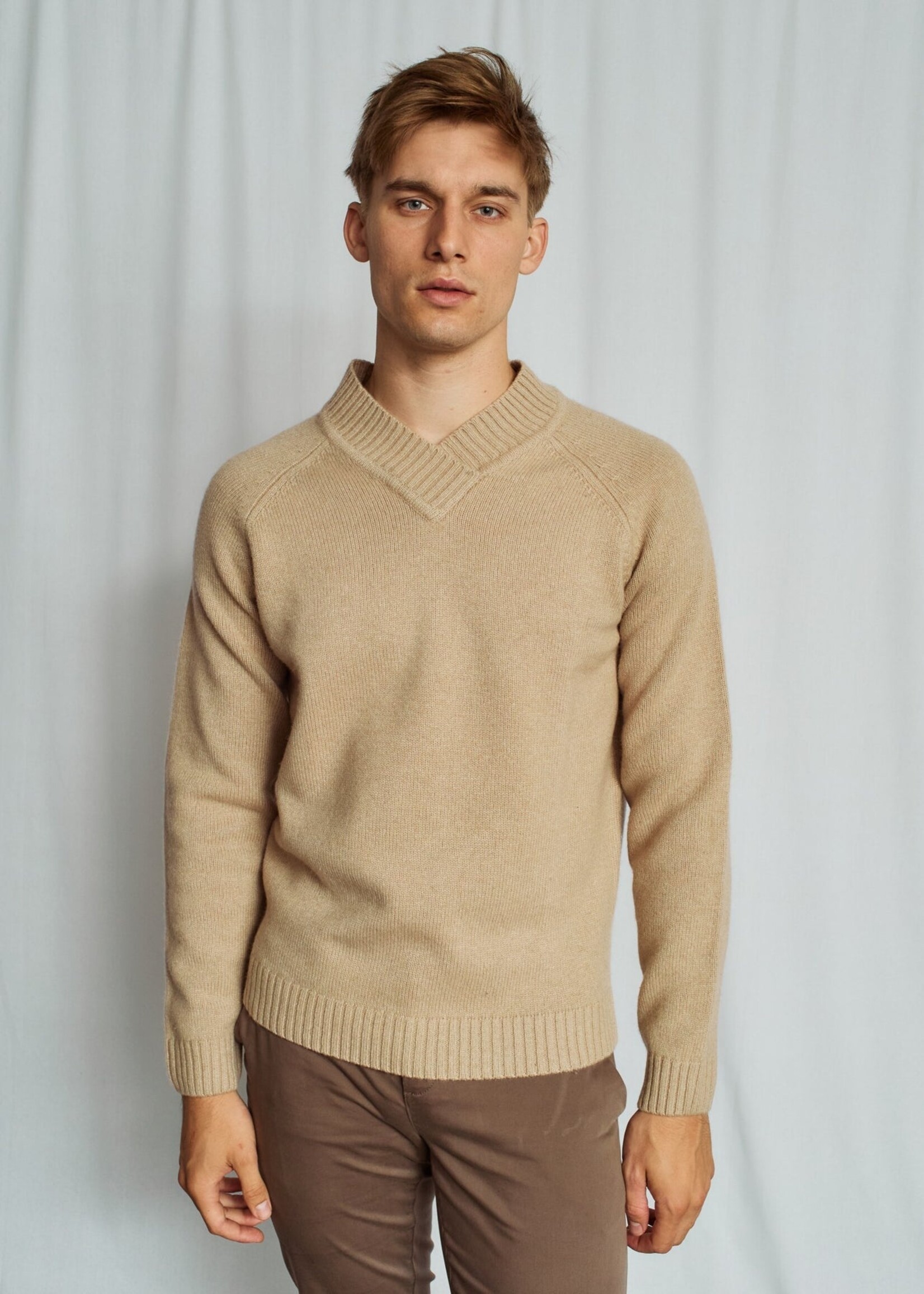 BRUUN & STENGADE Chandail col en v en laine d'agneau pour homme-Sable