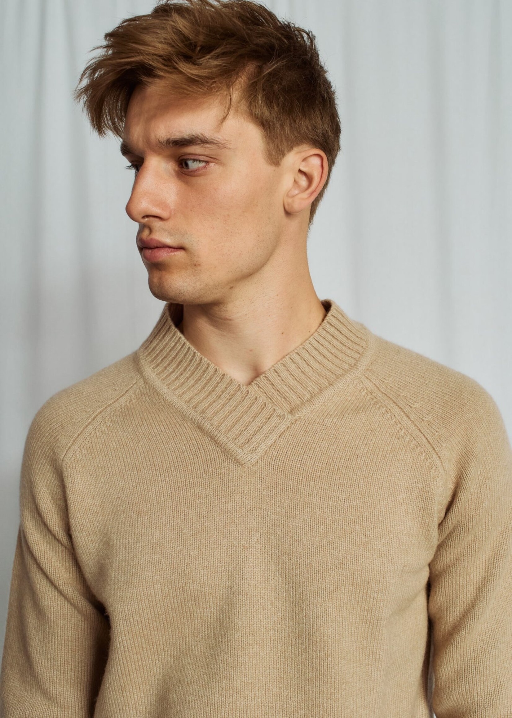 BRUUN & STENGADE Chandail col en v en laine d'agneau pour homme-Sable