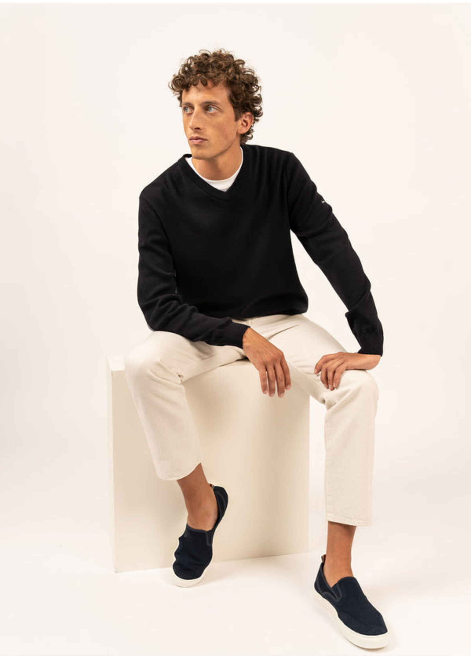 SAINT-JAMES Cuirassé V-neck sweater with elbow patches