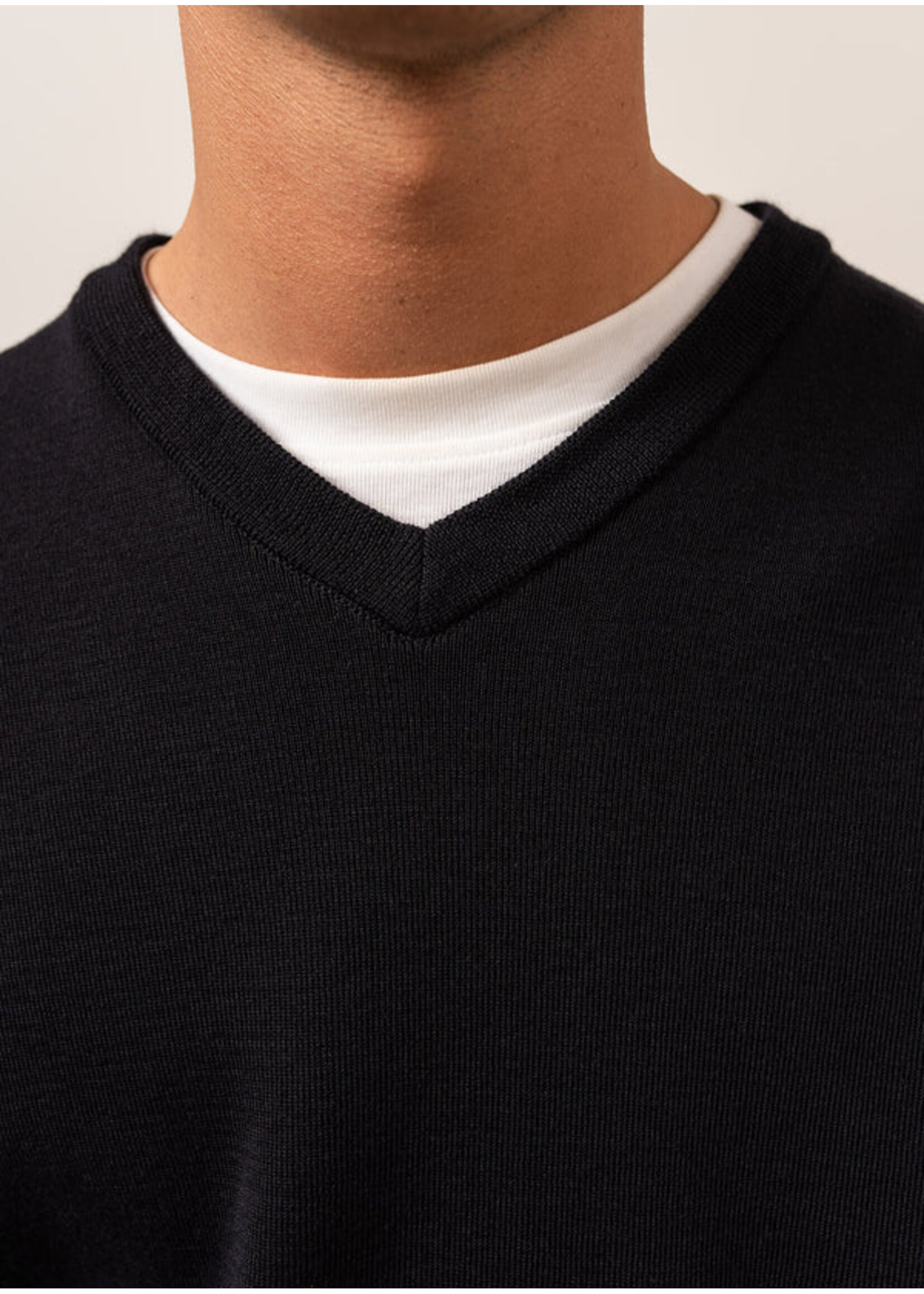 SAINT-JAMES Cuirassé V-neck sweater with elbow patches
