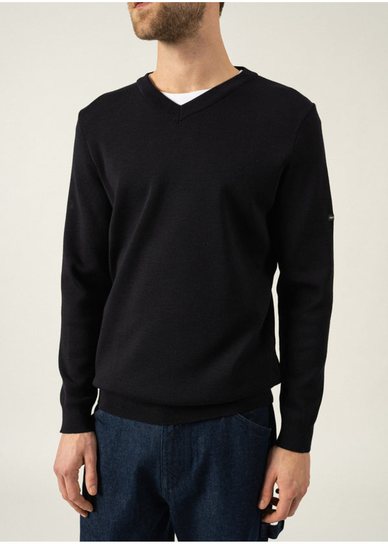 SAINT-JAMES Pull col V Cuirassé II en laine douce - 2 couleurs disponibles