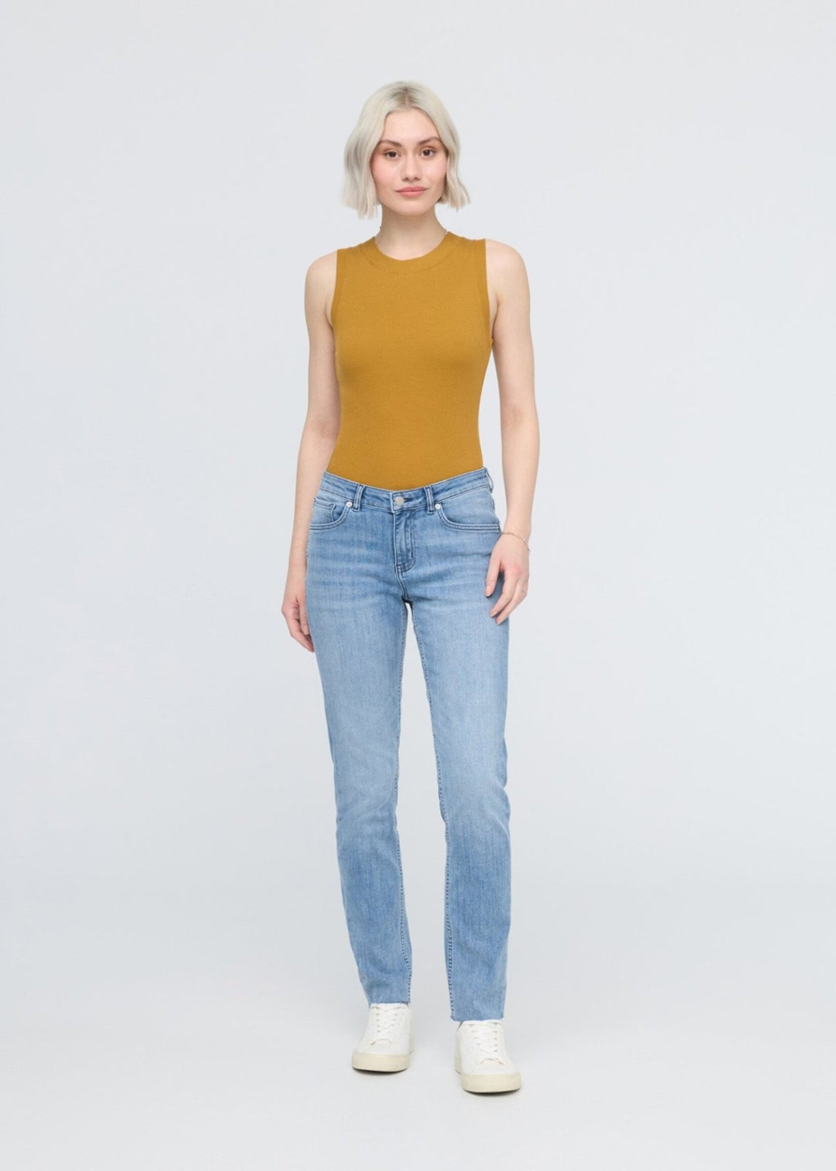 DUER Performance Denim Girlfriend - Hazy Blue (raw hem)