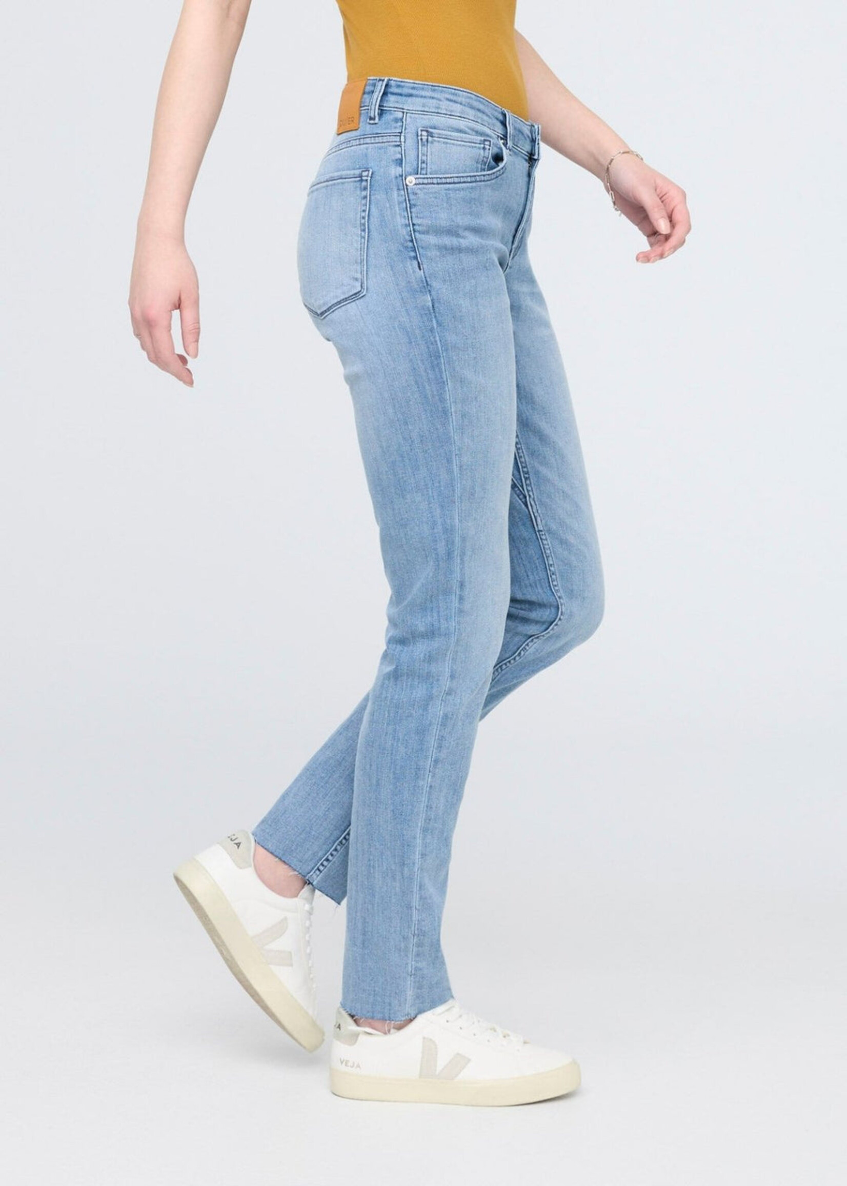 DUER Performance Denim Girlfriend - Hazy Blue (raw hem)