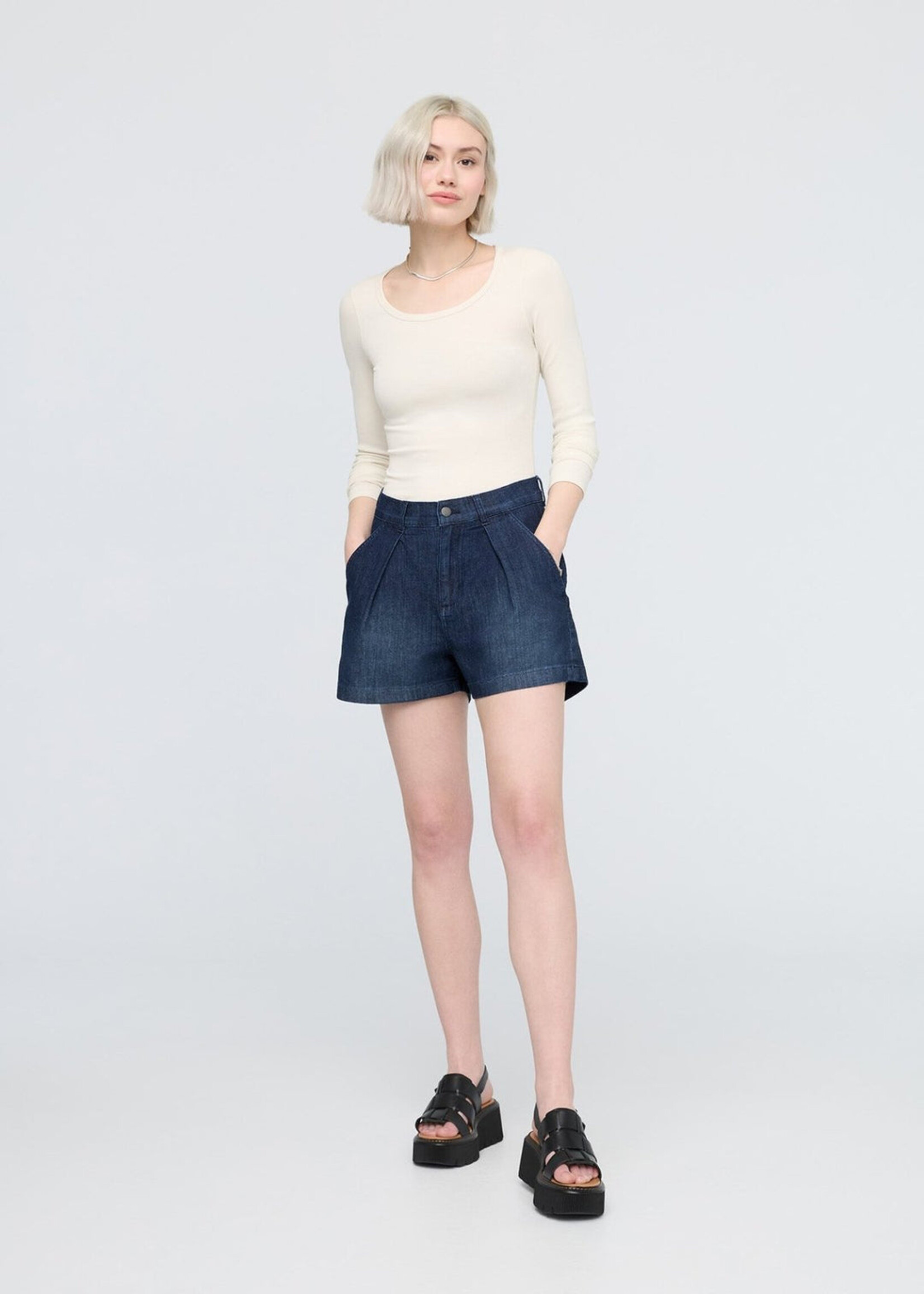DUER Short avec plis en denim léger pour femme - 2 couleurs disponibles