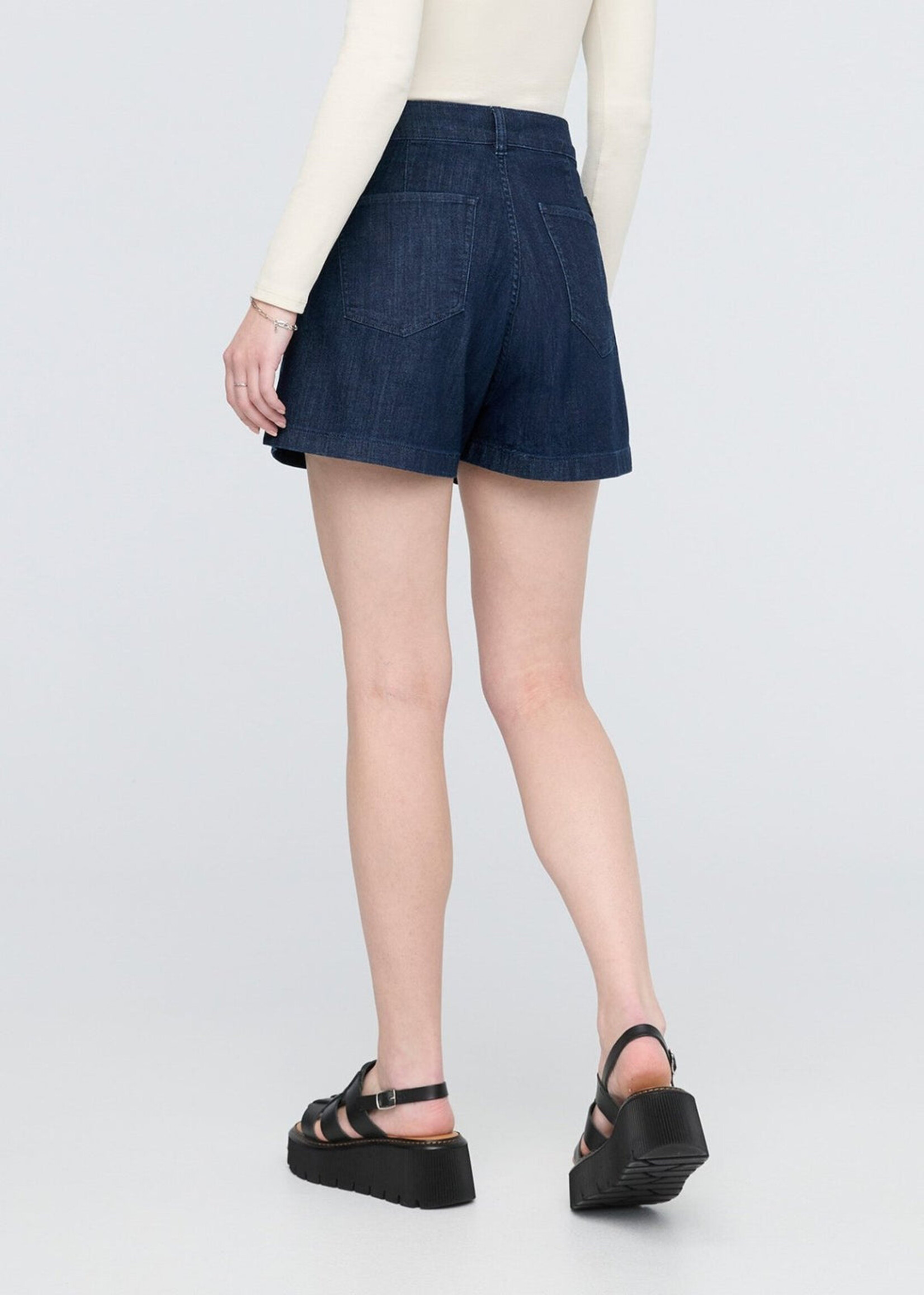 DUER Performance Denim Lite Pleated Short - Modern Rinse