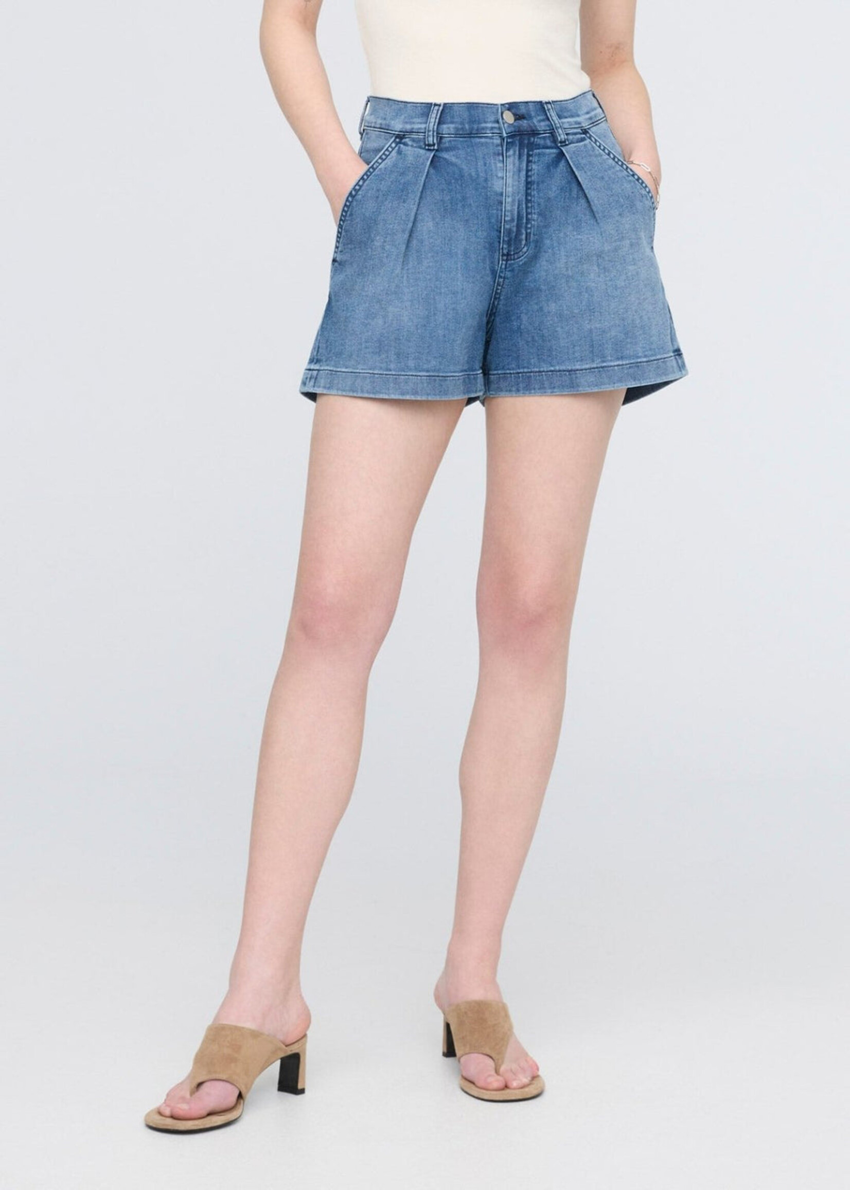 DUER Short avec plis en denim léger pour femme - 2 couleurs disponibles