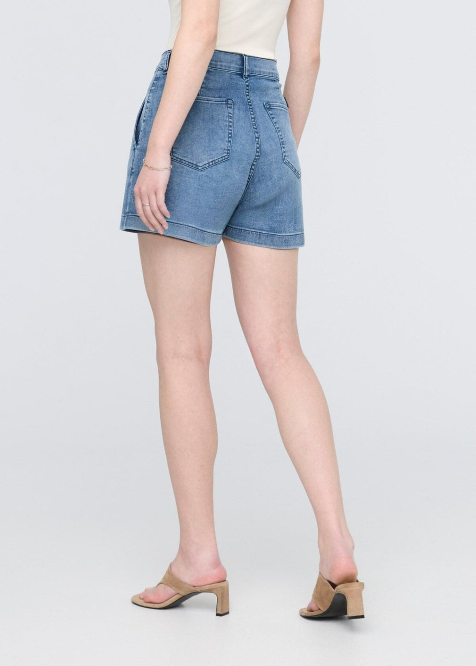 DUER Short avec plis en denim léger pour femme - 2 couleurs disponibles