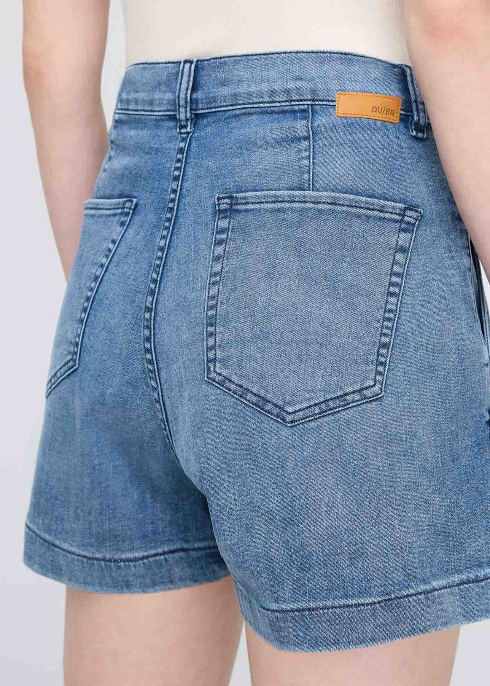 DUER Short avec plis en denim léger pour femme - 2 couleurs disponibles