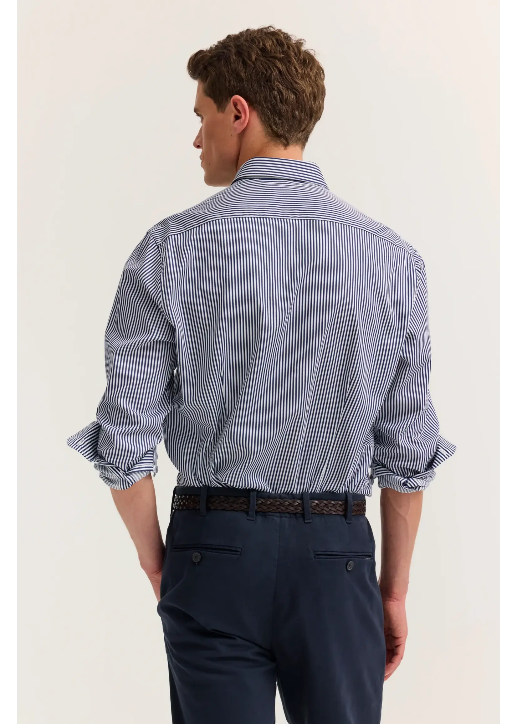 BUGATTI Chemise rayée large avec boutons au col - BUGATTI