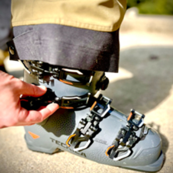 Buckle Management: How to adjust your ski boot buckles and develop a routine for a great ski day.