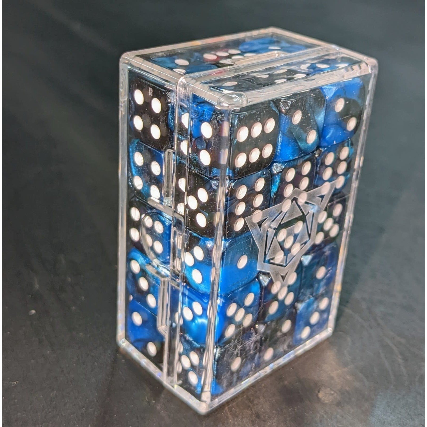 Die Hard Dice Vanguard 30-Pack of D6 Dice: Nocturne and Azure