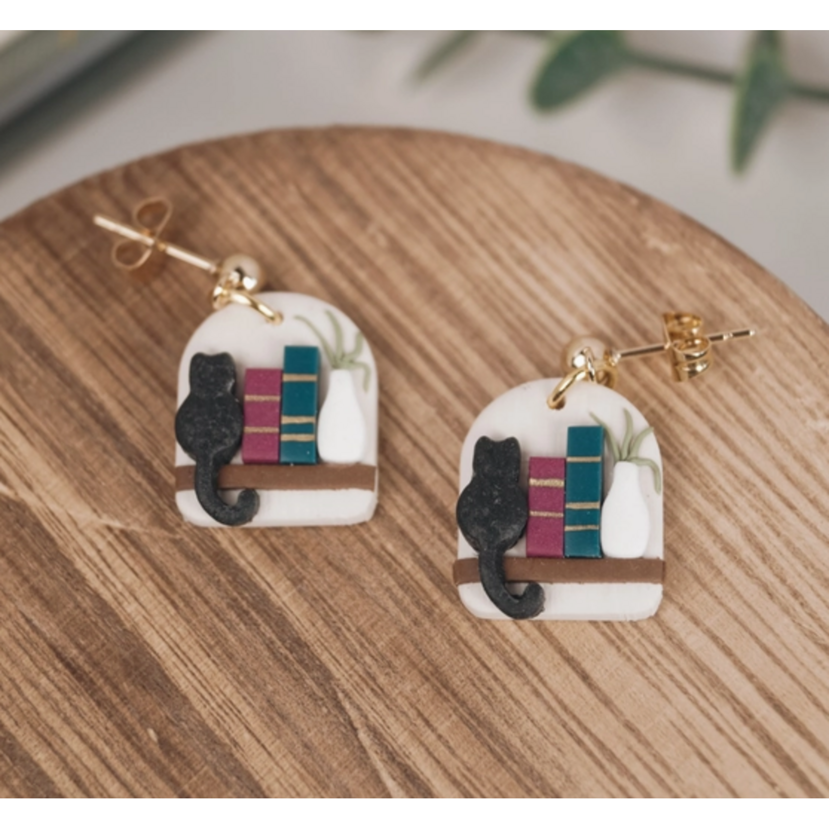 Lua Clay Co Bookshelf Cat Earrings (Hypoallergenic)