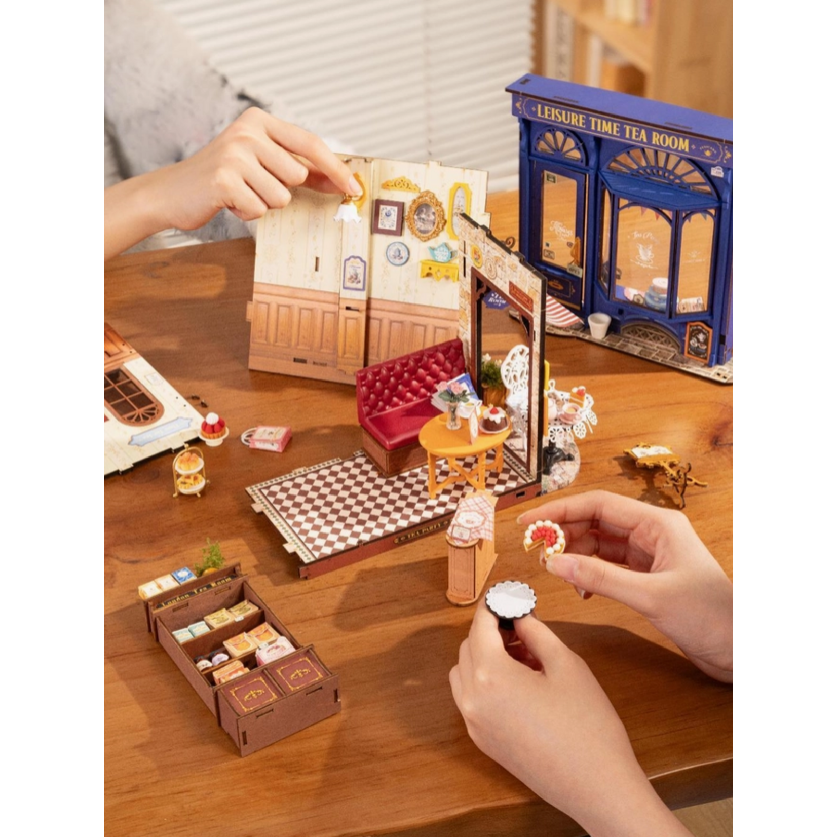 Robotime Rolife: Leisure Time Tea Room DIY Miniature House
