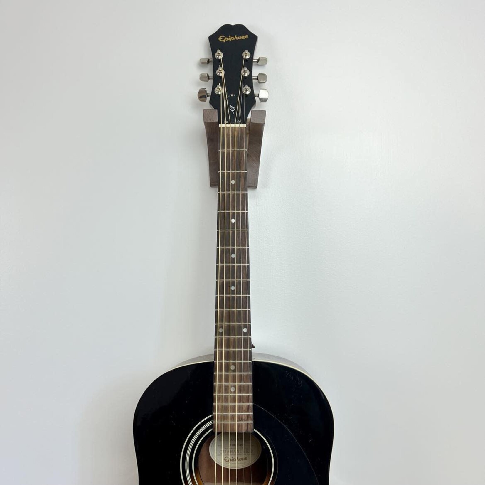 Support à guitare signé Sara Dufour