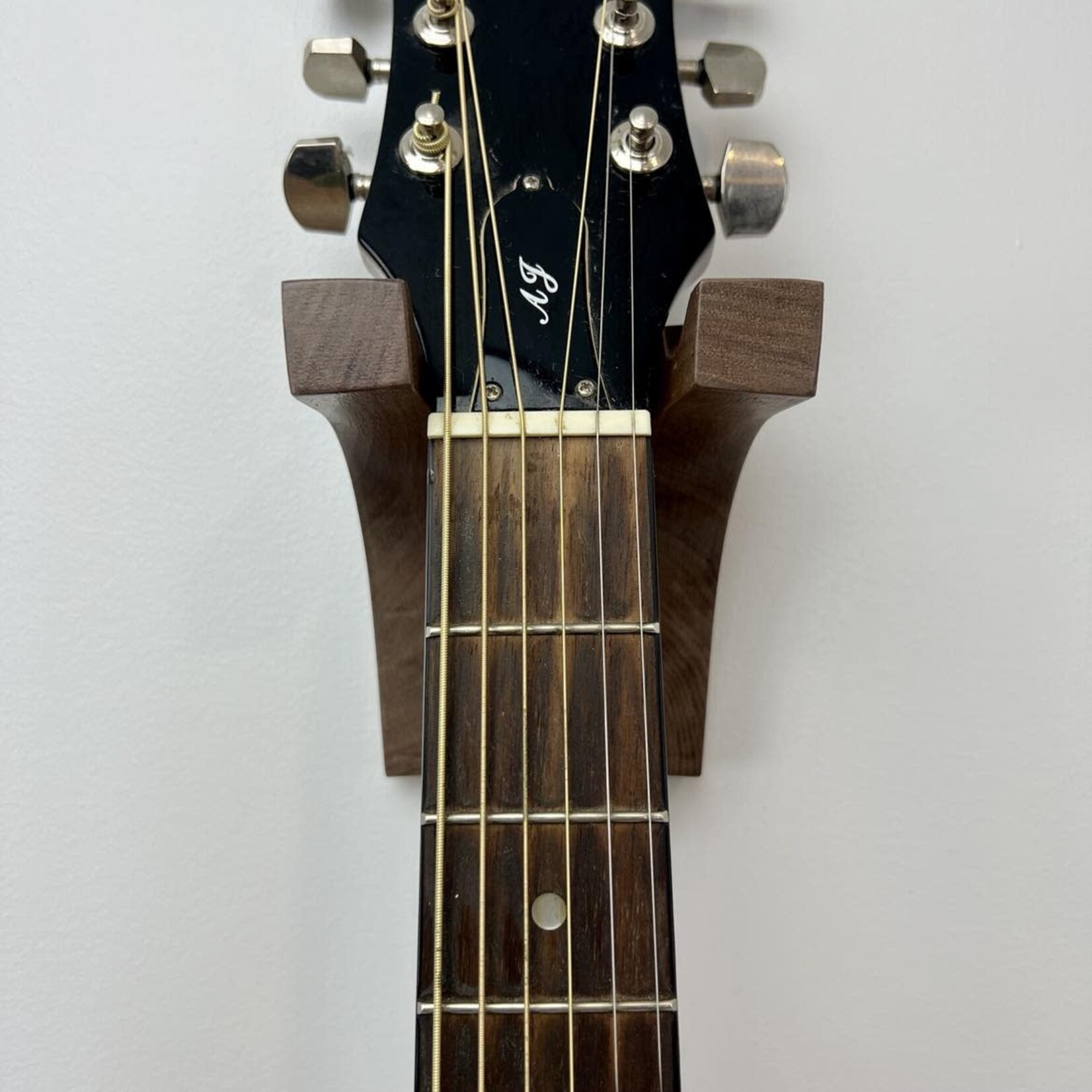 Support à guitare signé Sara Dufour