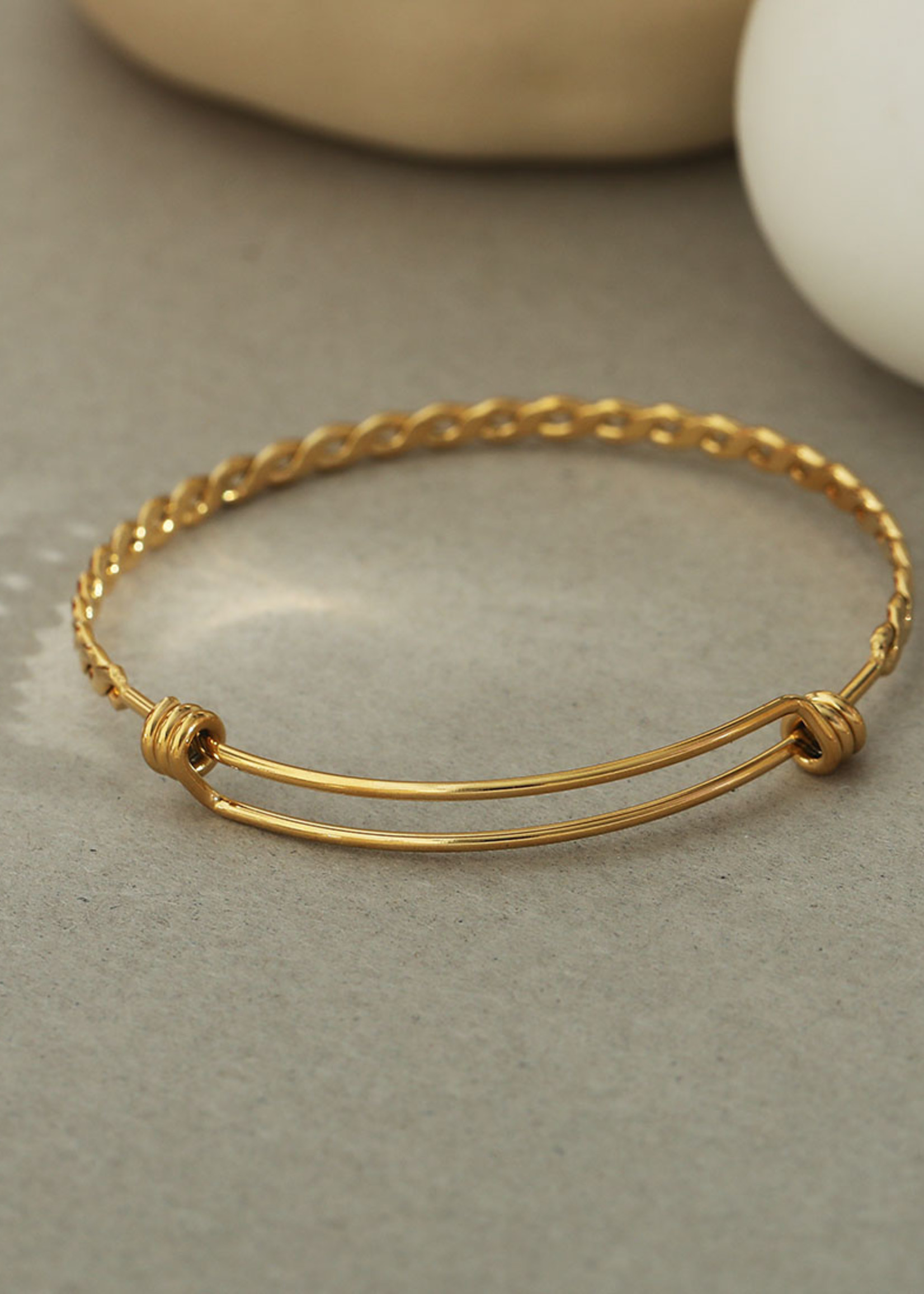 Hackney Nine/Dye Cast Carly Bracelet