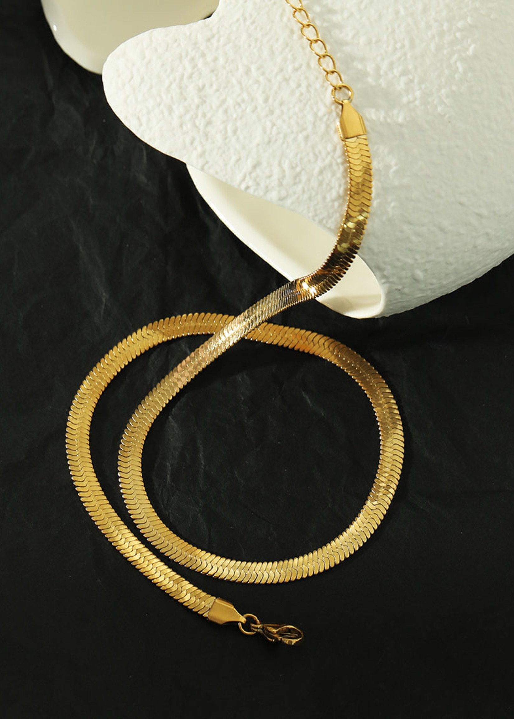 Hackney Nine/Dye Cast Isabella Necklace