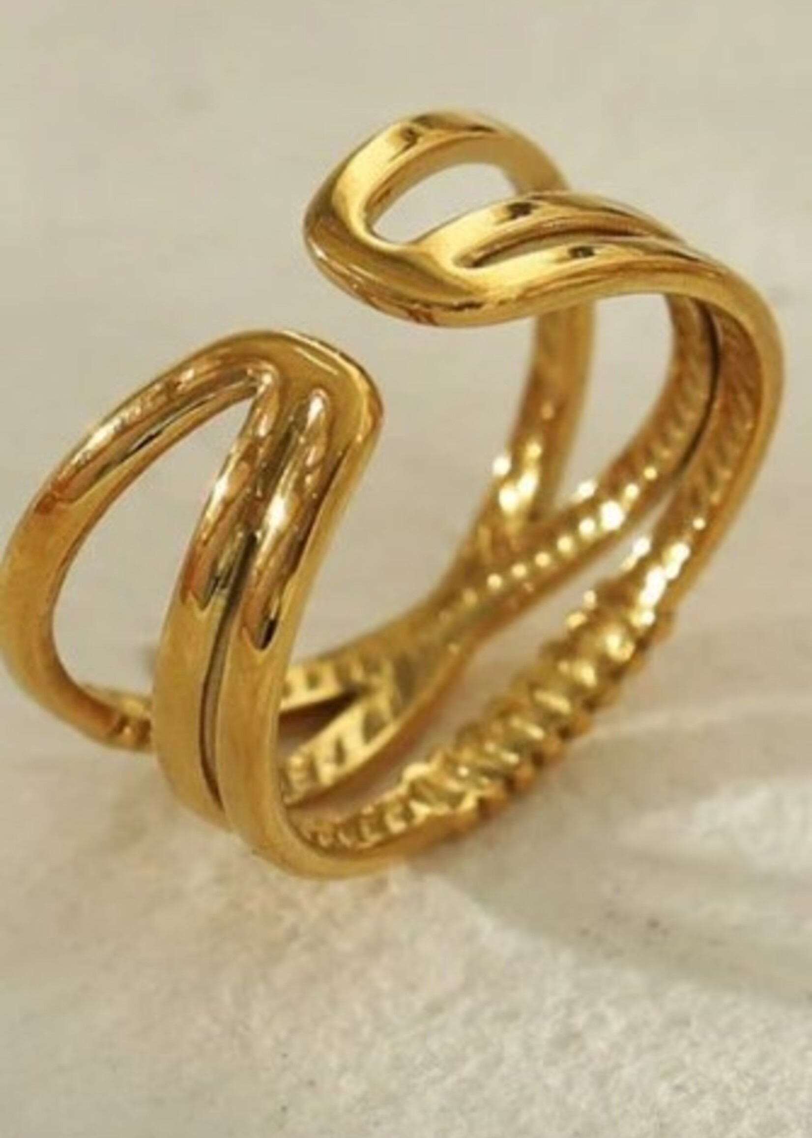 Hackney Nine/Dye Cast Miranda Ring * Gold