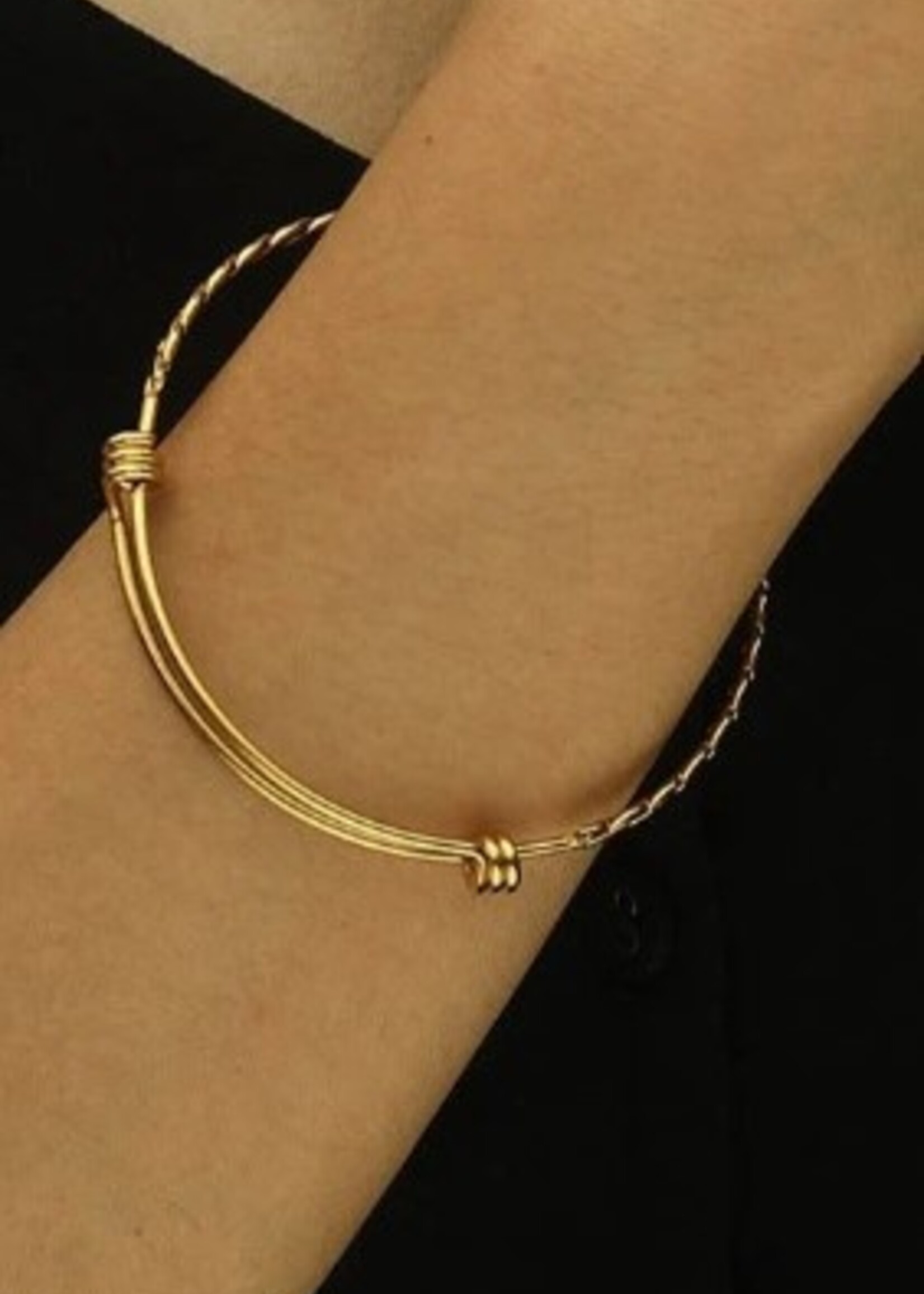 Hackney Nine/Dye Cast Carly Bracelet