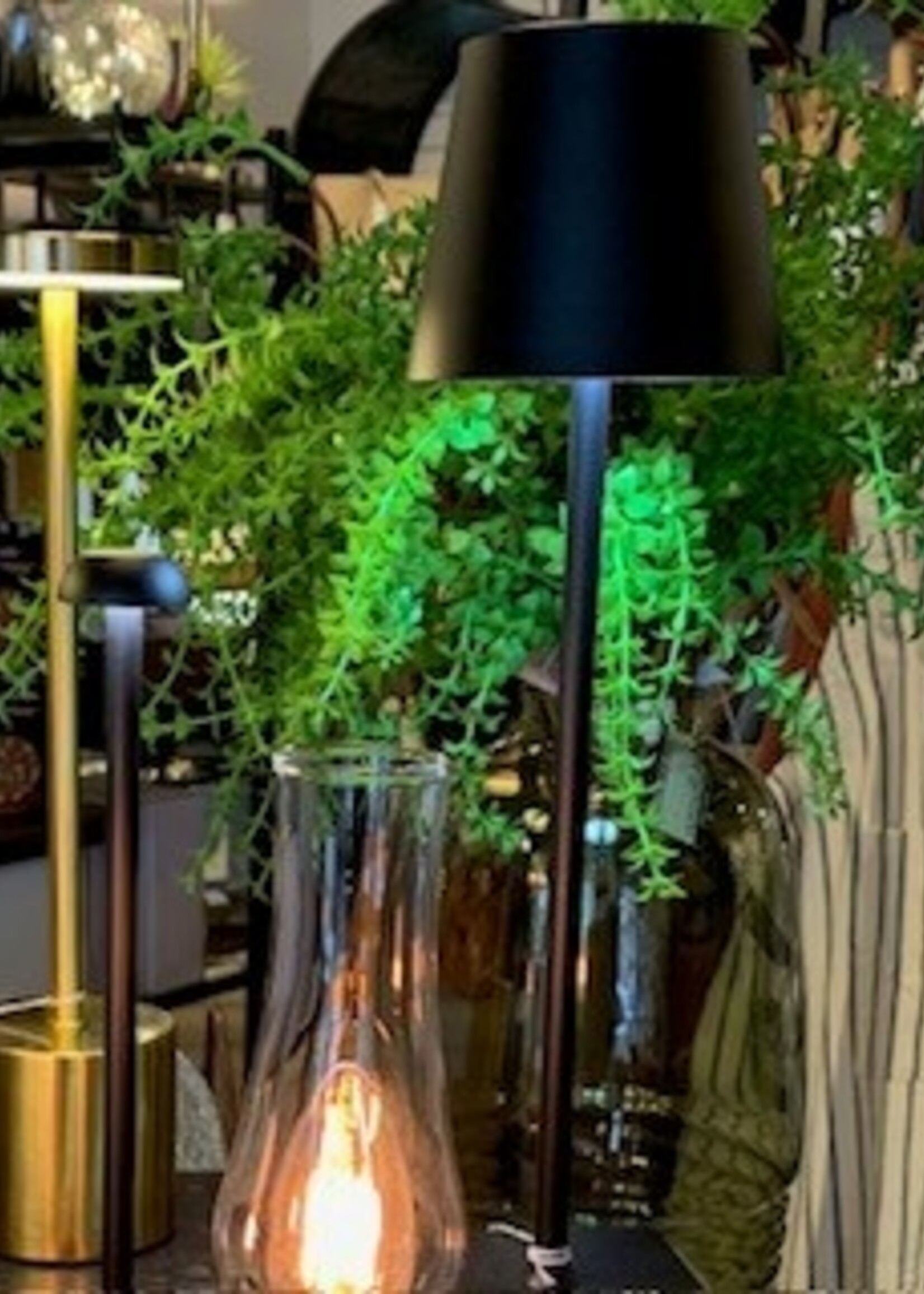Harman Tower LED Touch Lamp * Black