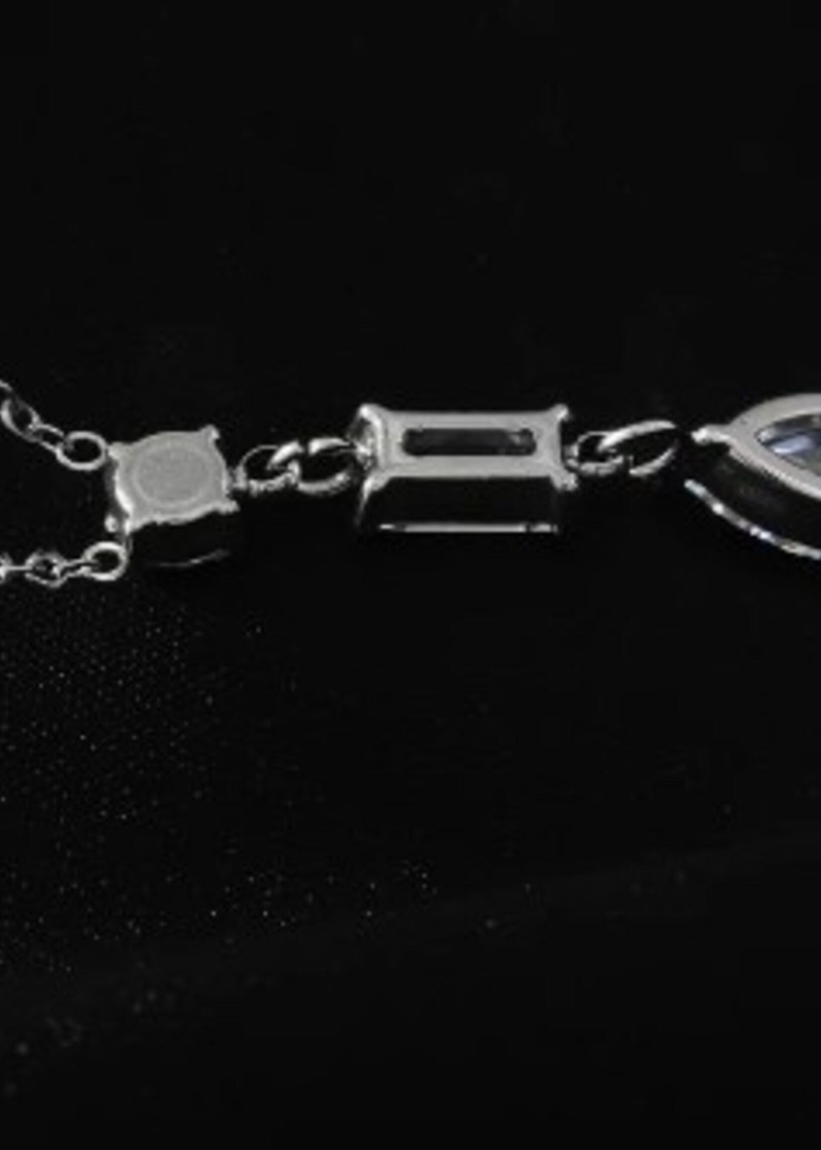 Hackney Nine/Dye Cast Rochina Necklace * White Gold
