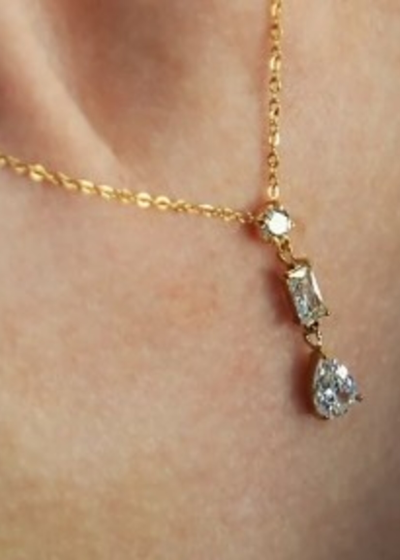 Hackney Nine/Dye Cast Rochina Necklace * Gold