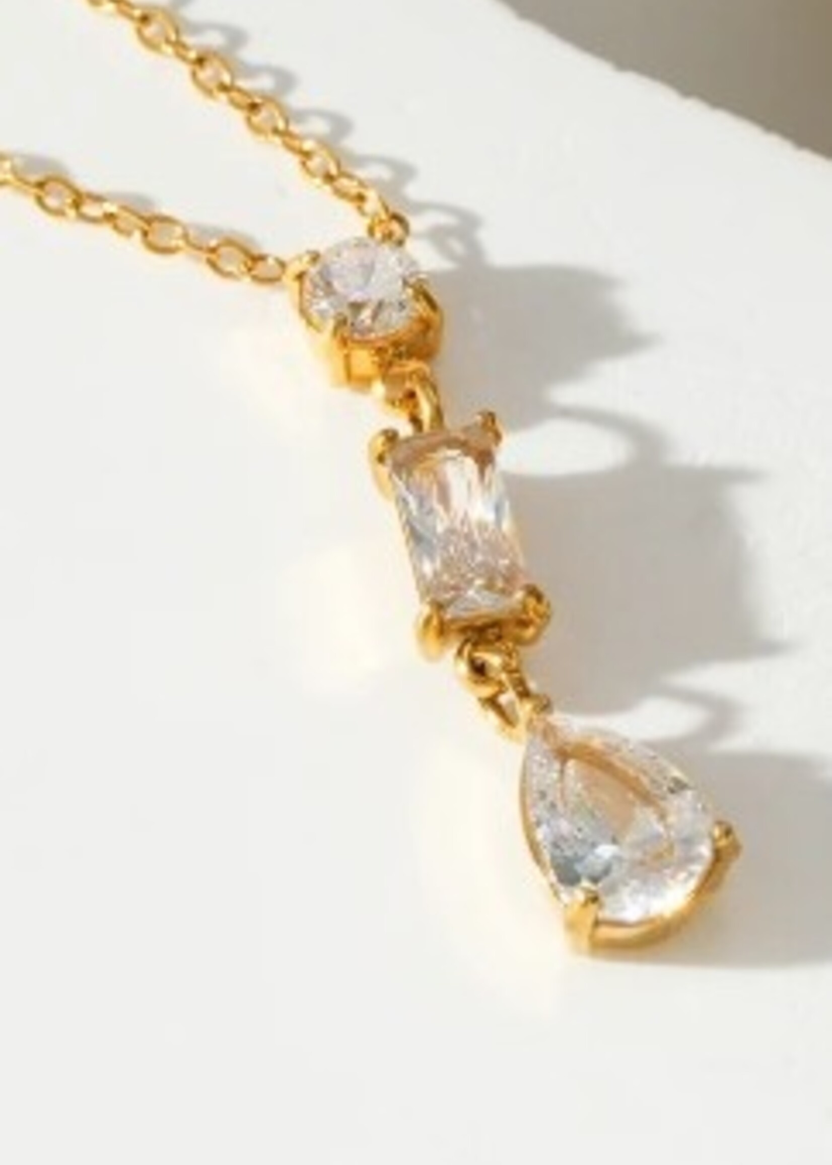 Hackney Nine/Dye Cast Rochina Necklace * Gold
