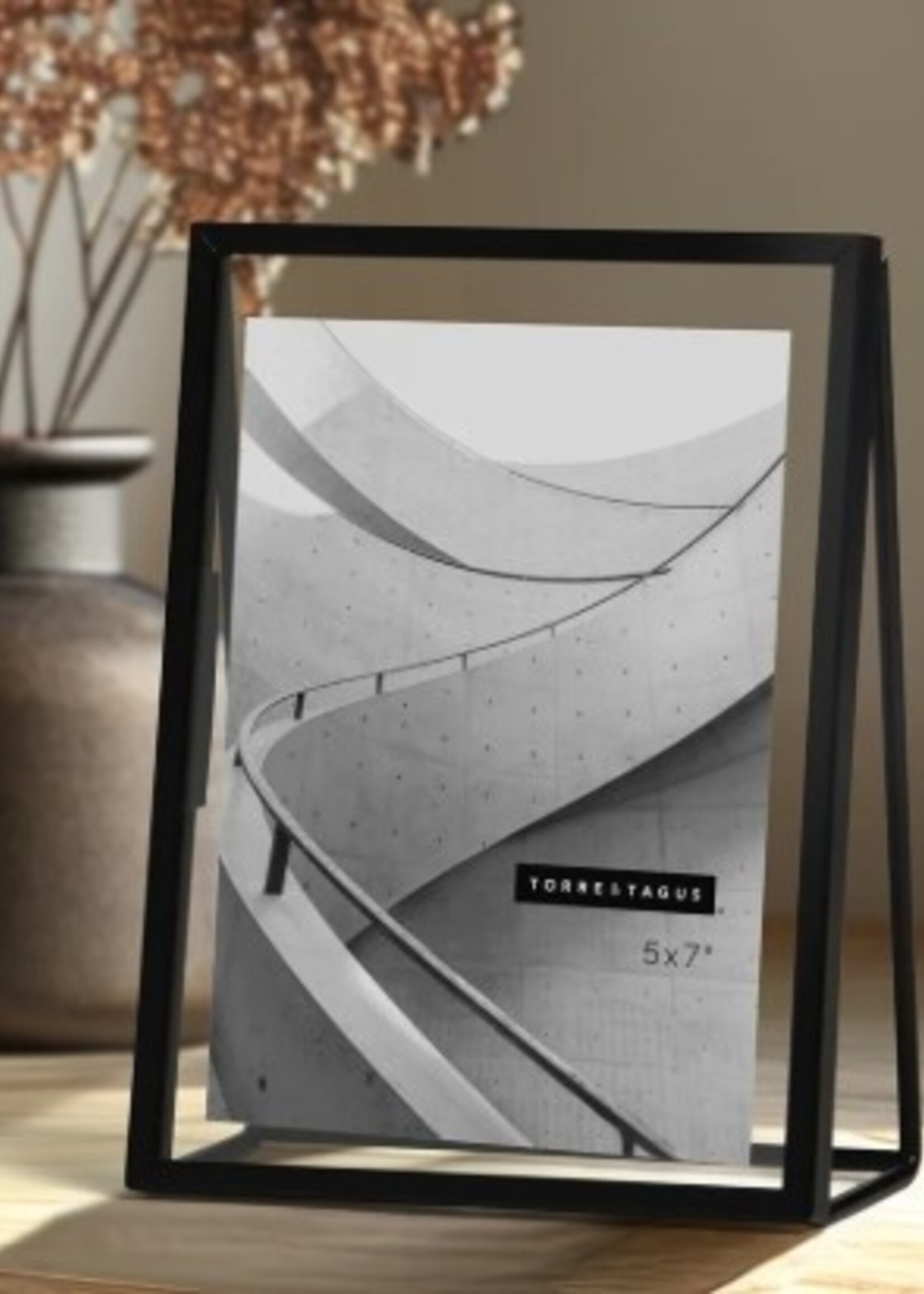 Structure Black Metal Floating Frame * 5" x 7"