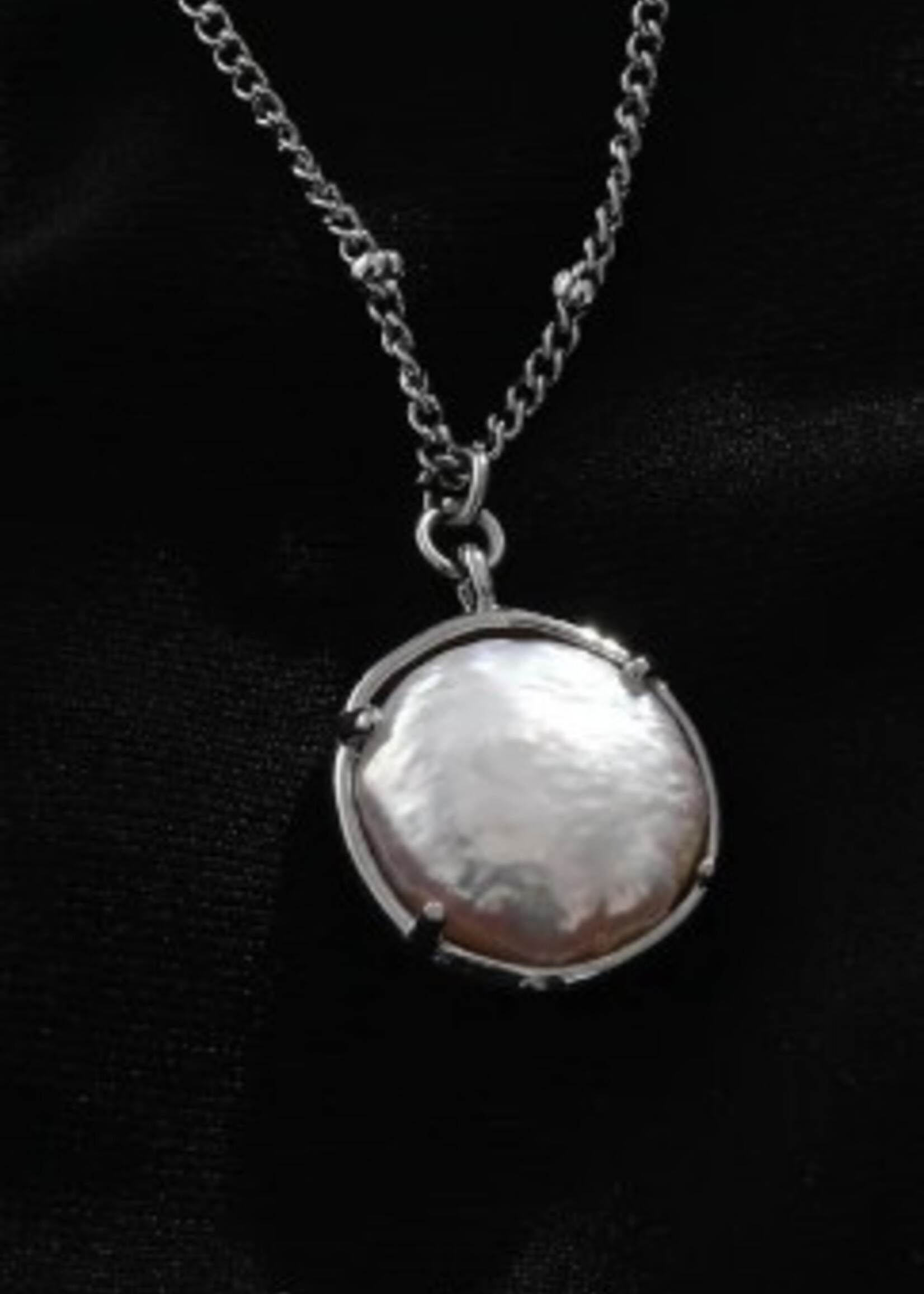 Hackney Nine/Dye Cast Lerati Beaded Chain w/Encased Fresh Water Pearl * Silver