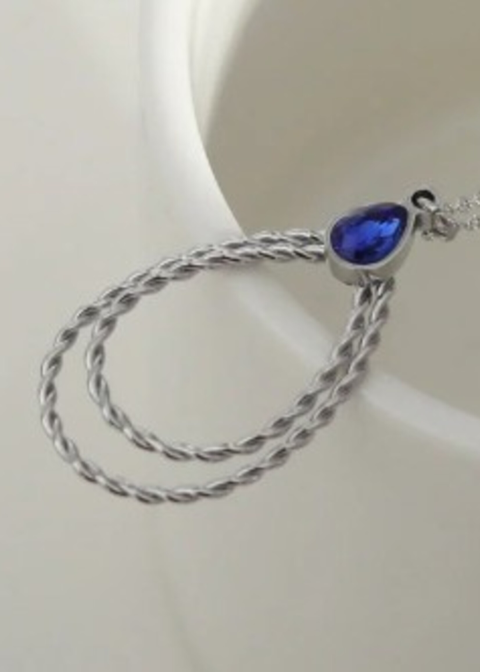 Hackney Nine/Dye Cast Posie Necklace * Silver