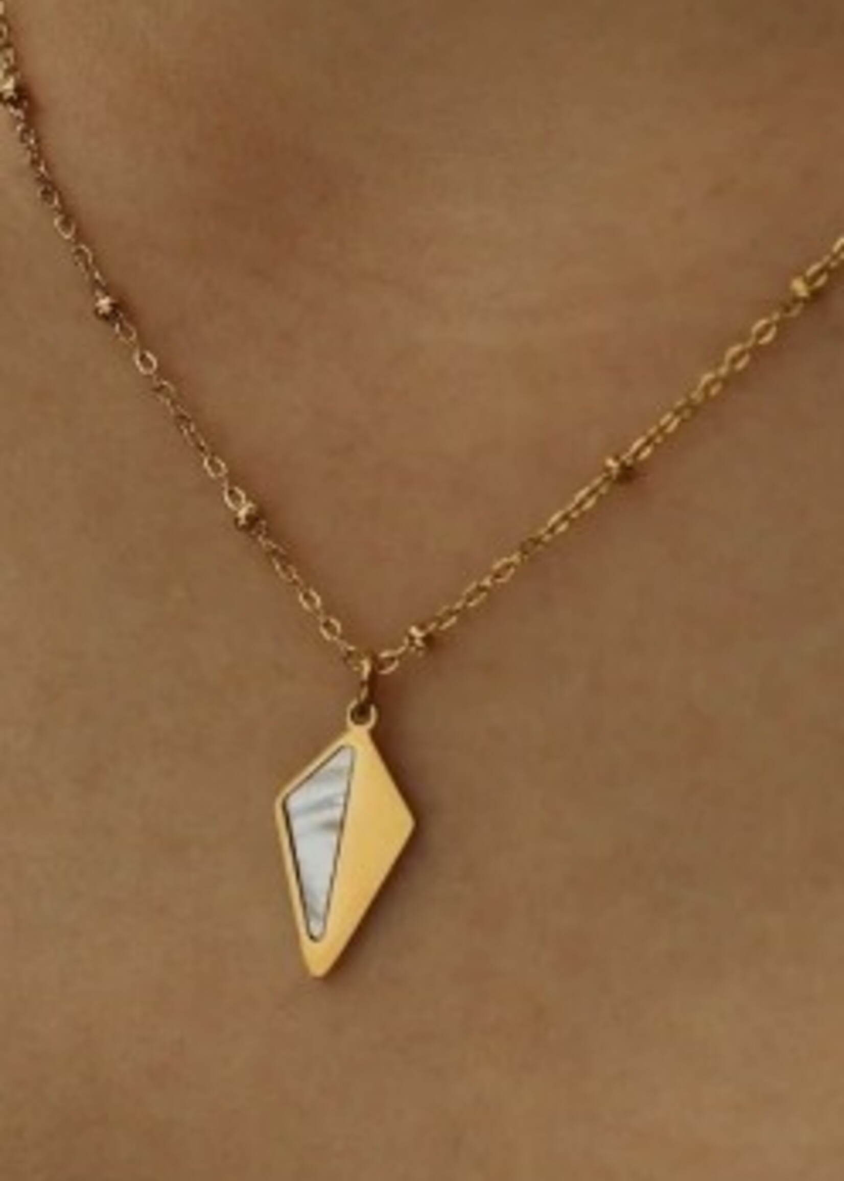 Hackney Nine/Dye Cast Catori Natural Shell Necklace * Gold