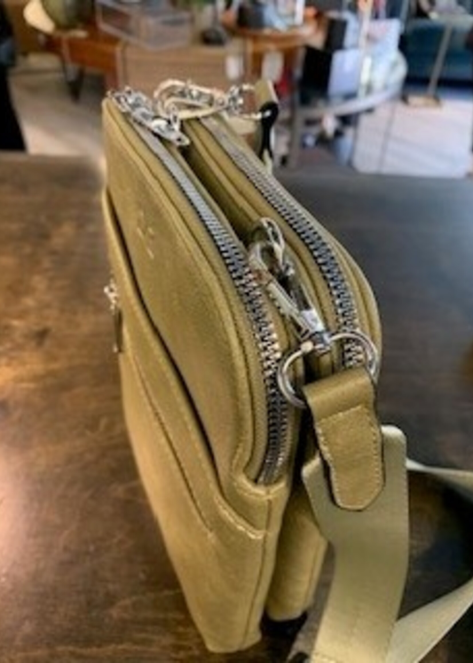 Darling Darling 9030 Vegan Double Pocket Crossbody * Olive