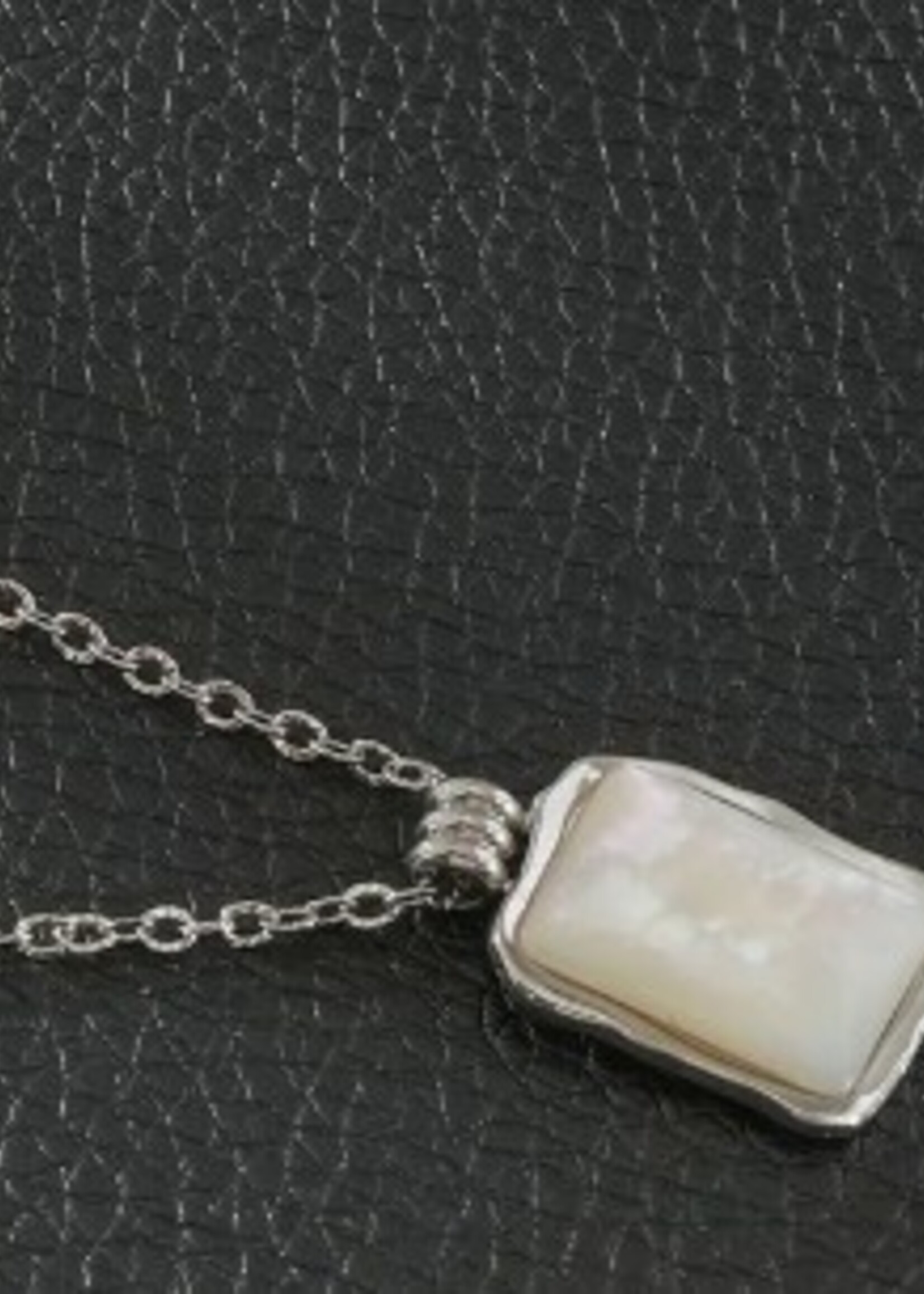 Hackney Nine/Dye Cast Maui 16" Necklace with Natural Shell Stone * White Gold