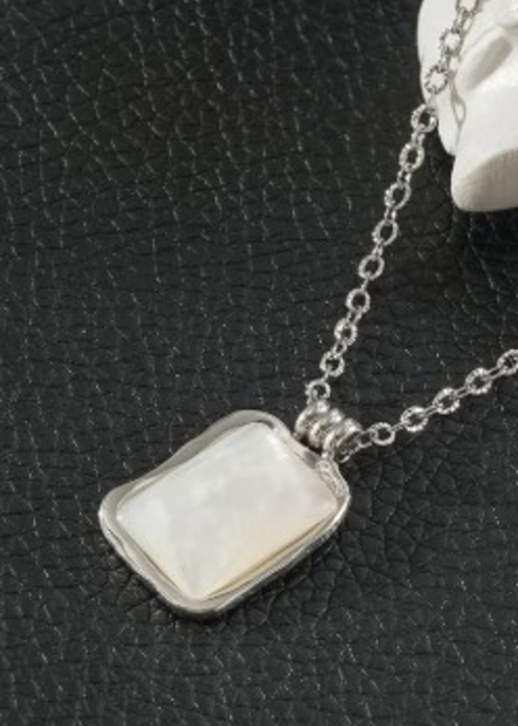 Hackney Nine/Dye Cast Maui 16" Necklace with Natural Shell Stone * White Gold