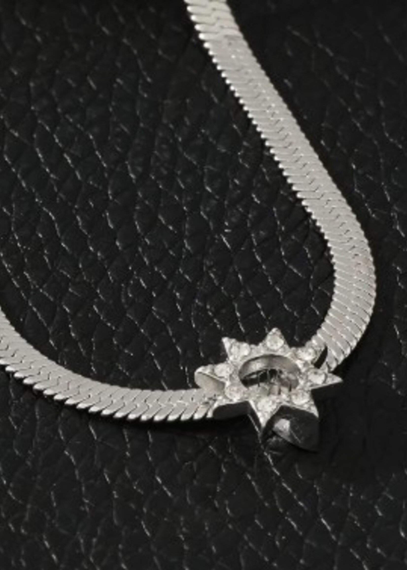 Hackney Nine/Dye Cast Agulas Necklace with Triple A Zirconia Gemstone * White Gold