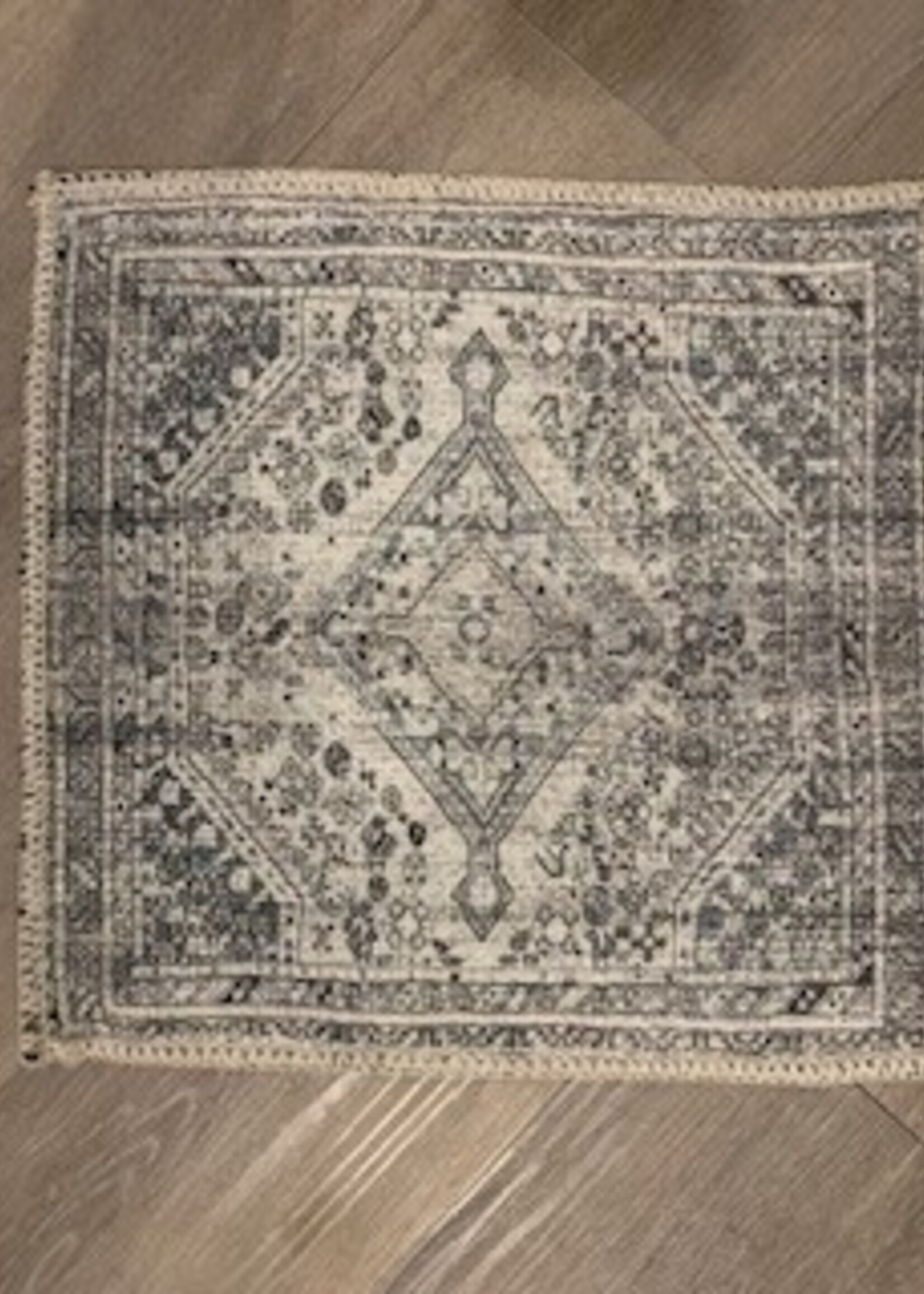 Surya Surya Amelie AML 2380  Area Carpet * 5'-3" x 7'-3"