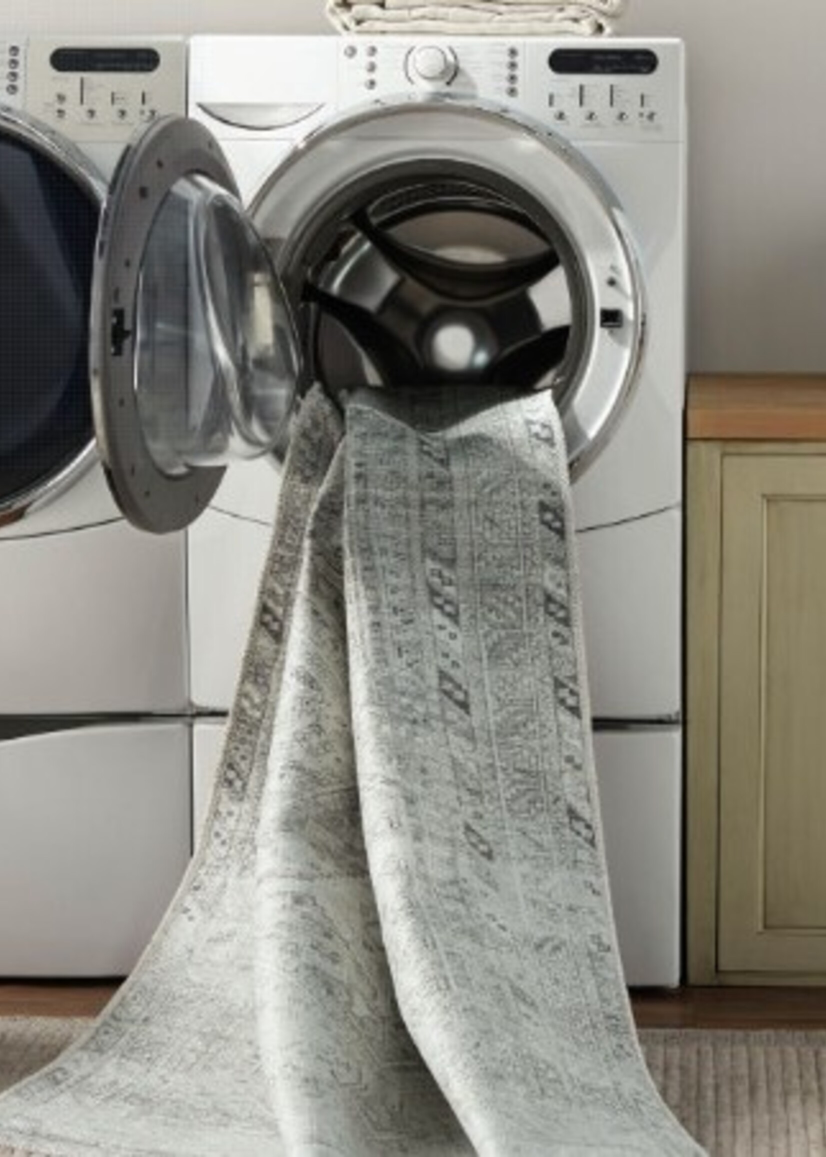 Surya Surya  Amelie AML 2379  Area Carpet * 7'-10" x 10'-2"