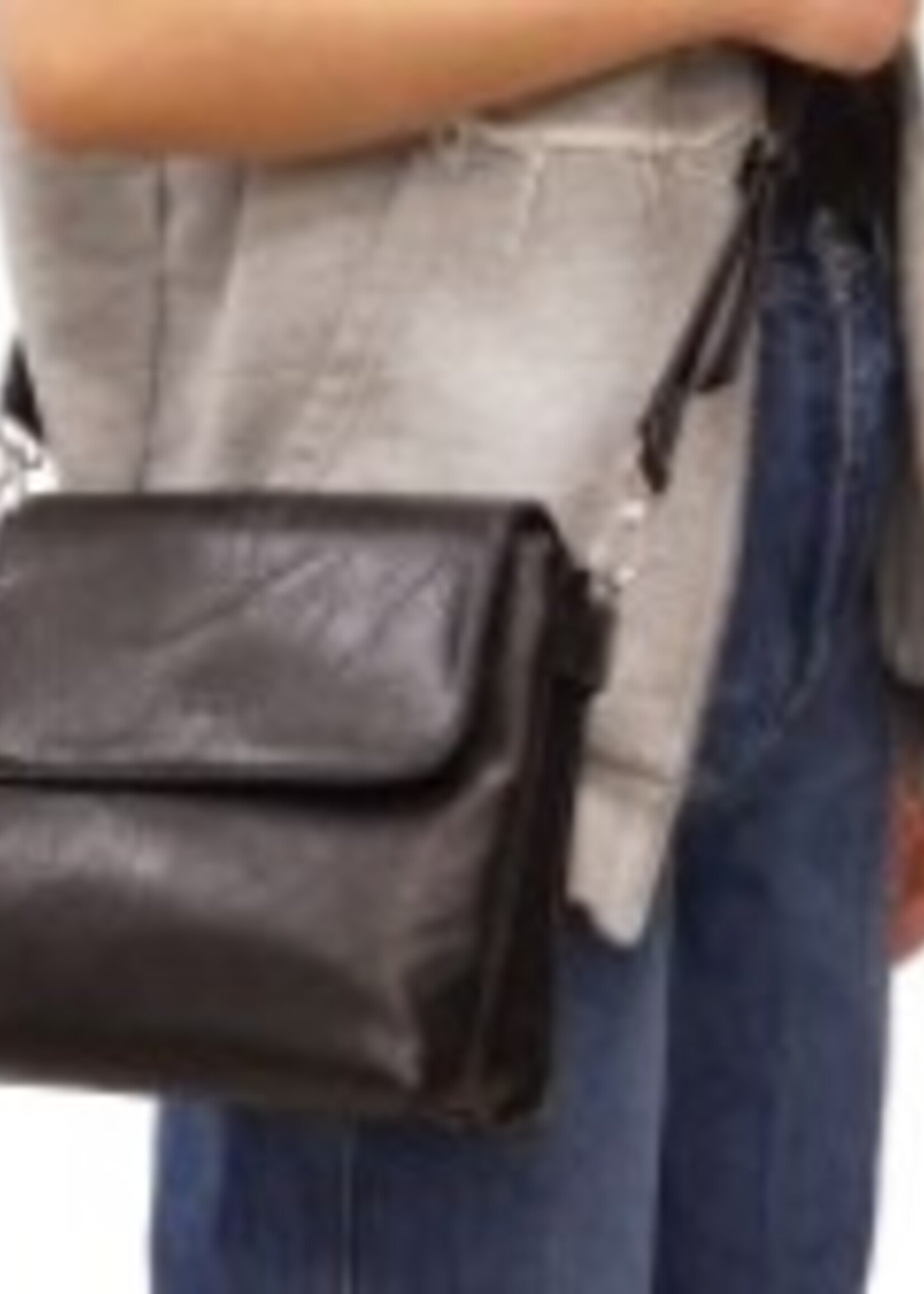 SQ Aura  Vegan Crossbody * Black