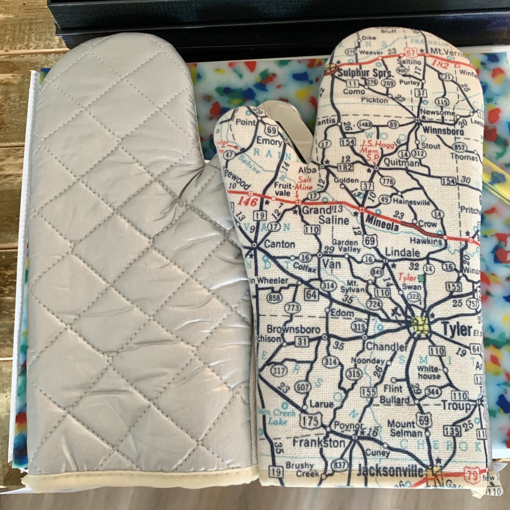 Periwinkle - Souvenir Mineola ETX Oven Mitt Map