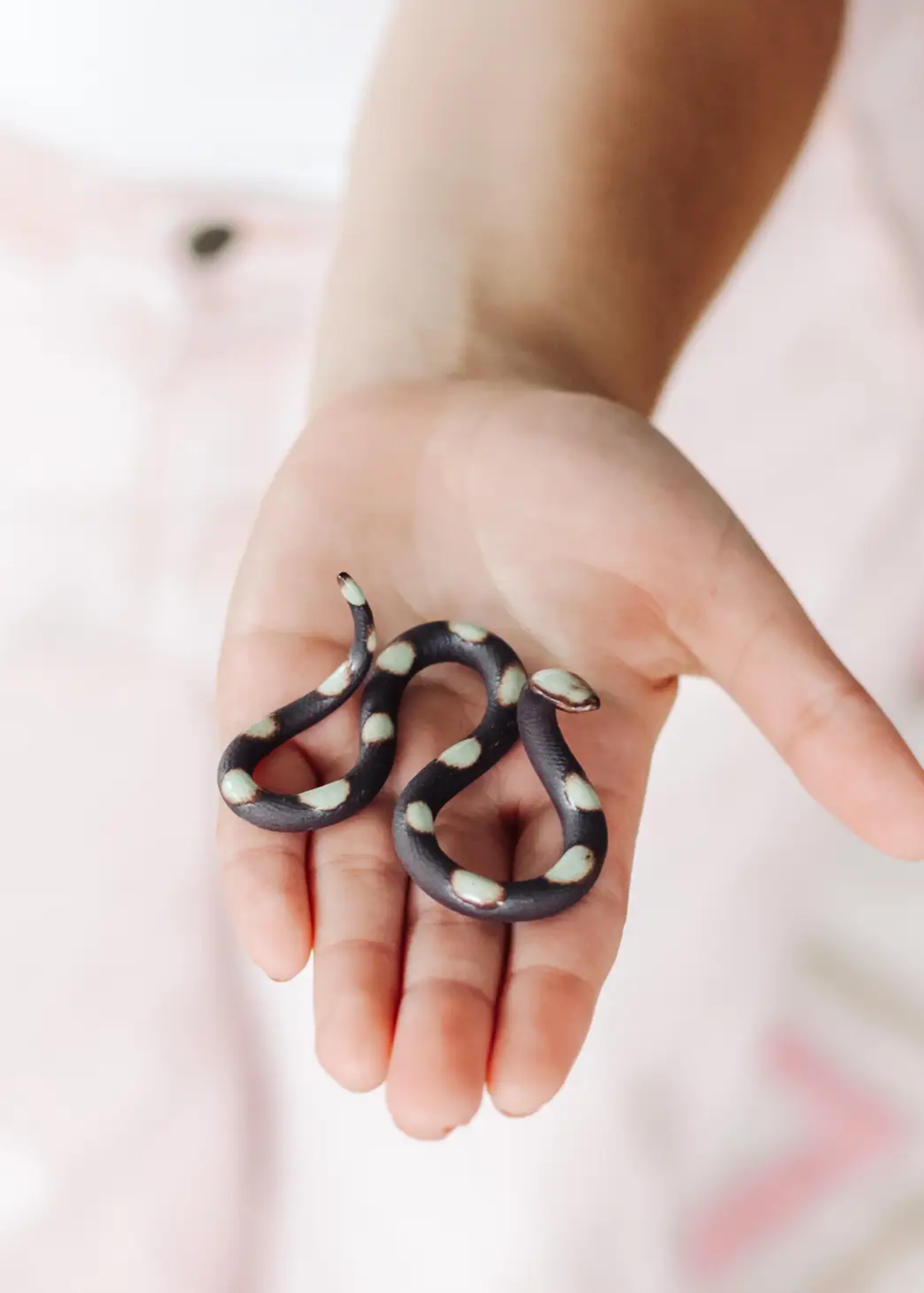 Carter & Rose Small Curved Snake
