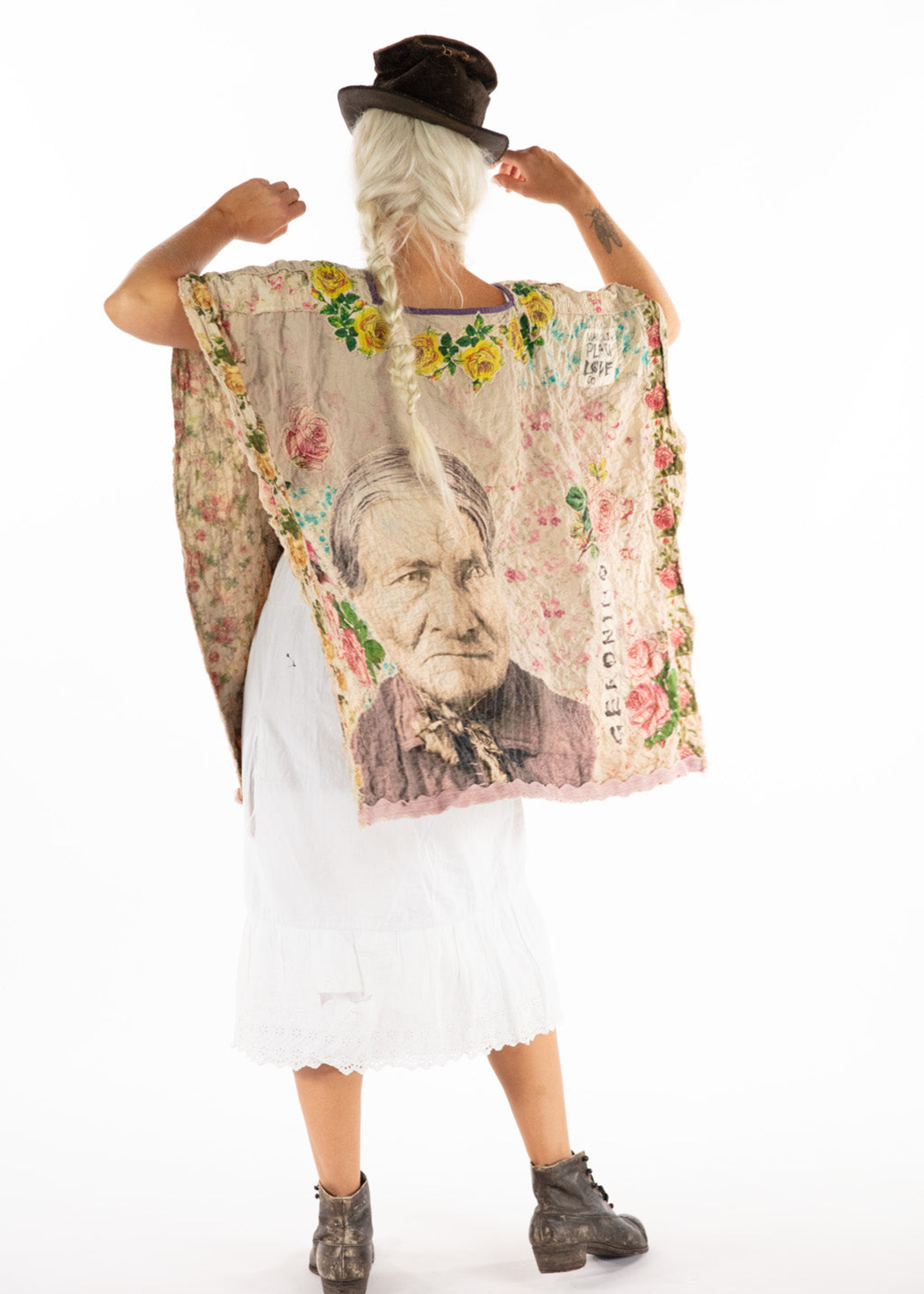 Magnolia Pearl Great Spirits Bretta Poncho TOP 1342 Great Spirit
