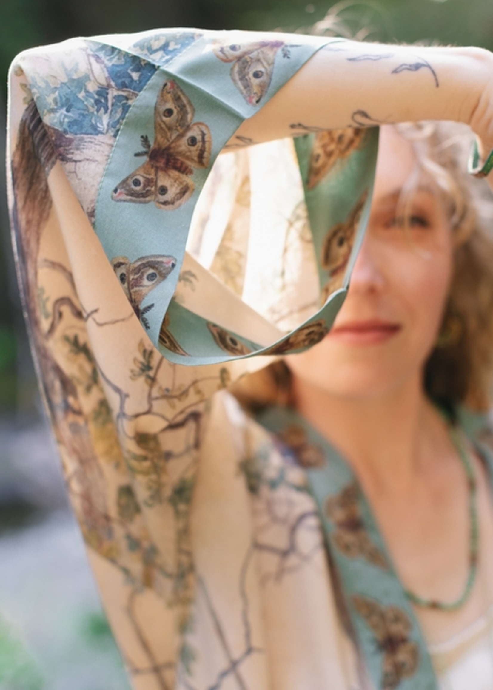 Market of Stars Earth and Sky Cropped Bamboo Kimono Cardigan with Tree Print