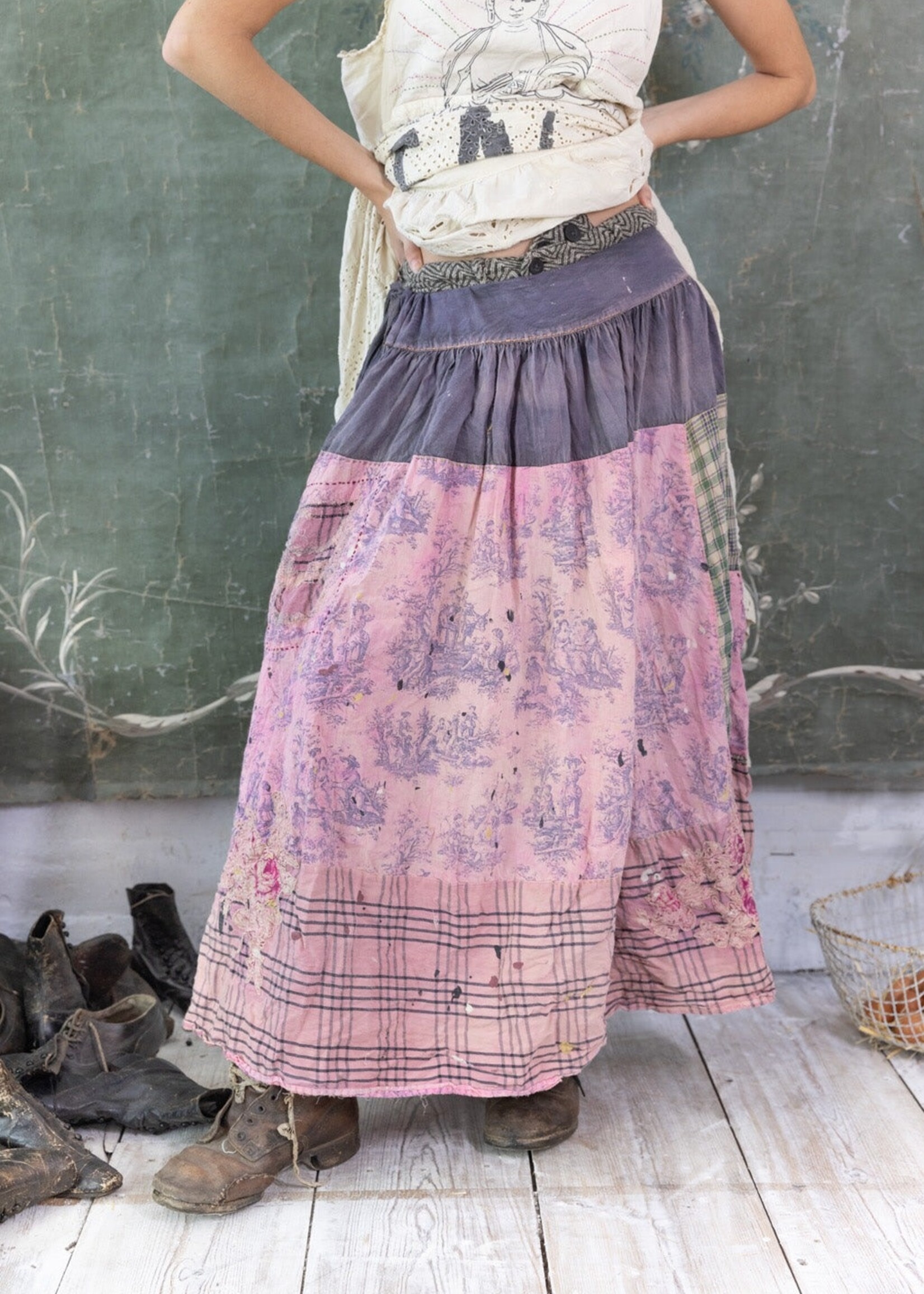 Magnolia Pearl Patchwork Friendship Skirt 152 Guava