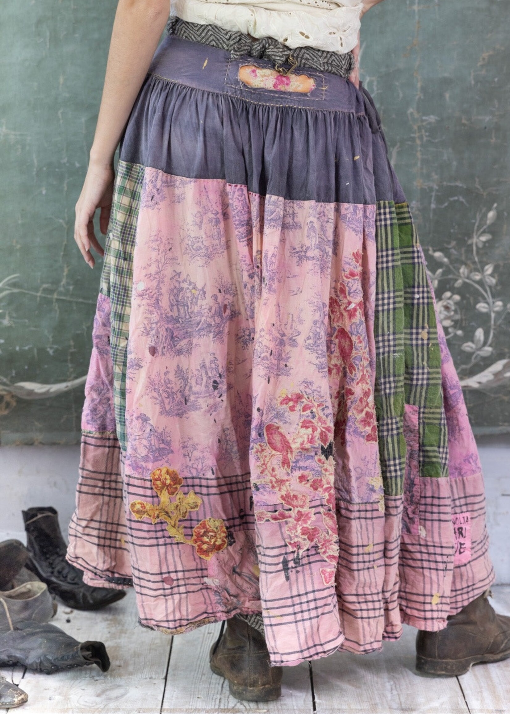 Magnolia Pearl Patchwork Friendship Skirt 152 Guava