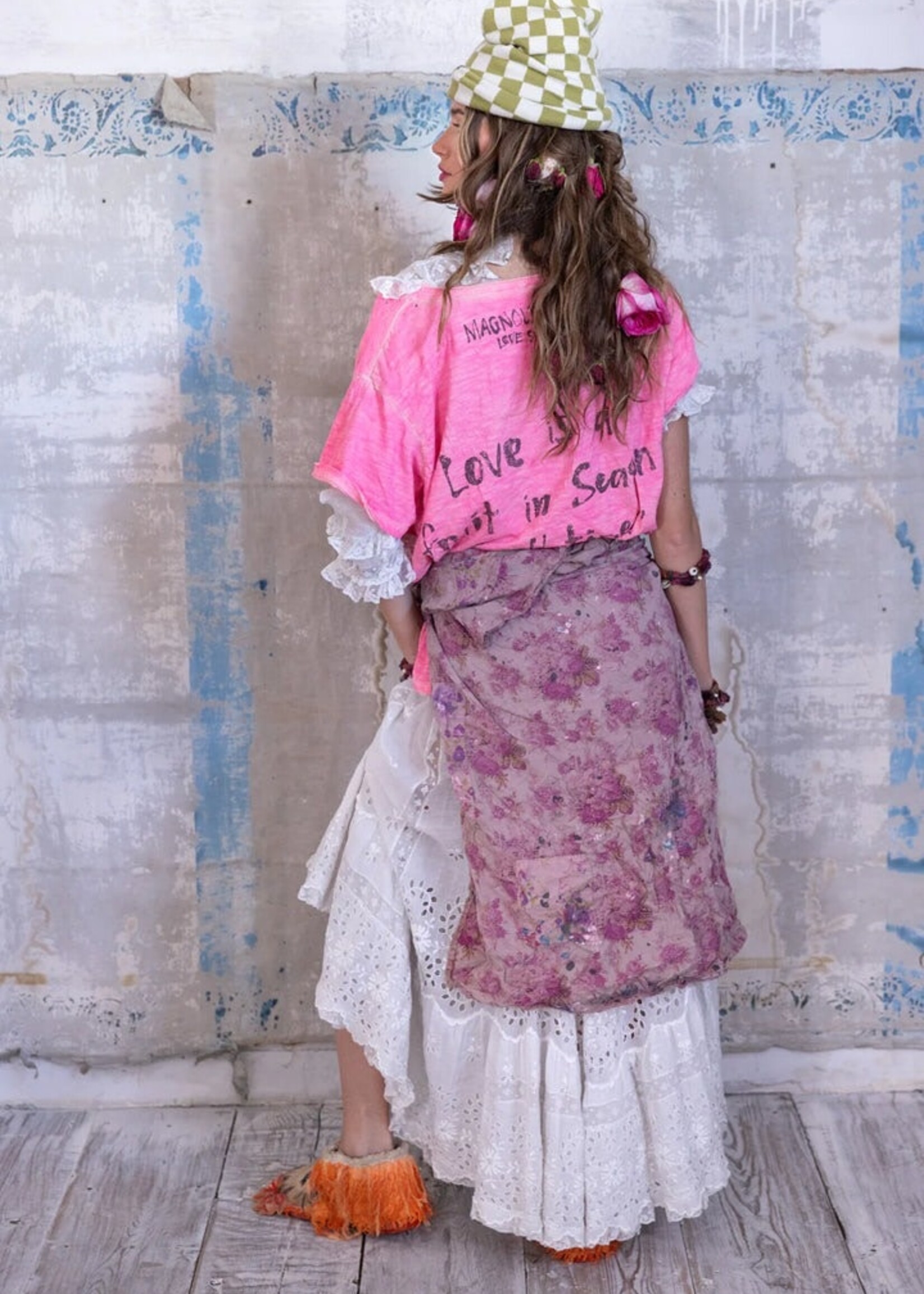 Magnolia Pearl Jesus Love is Tee Top 1685 La Tuna